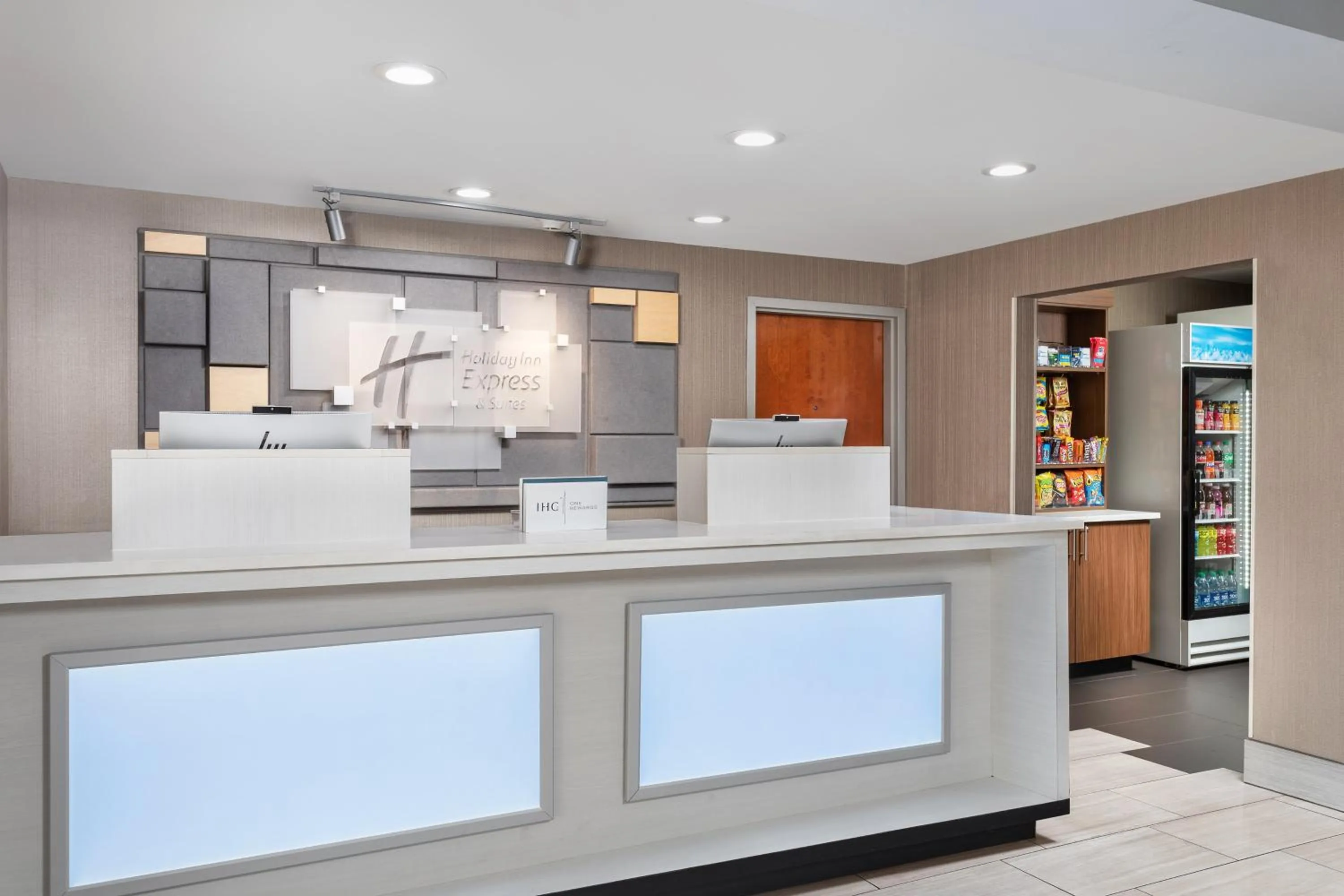 Property building in Holiday Inn Express Hotel & Suites Chattanooga-Lookout Mountain by IHG