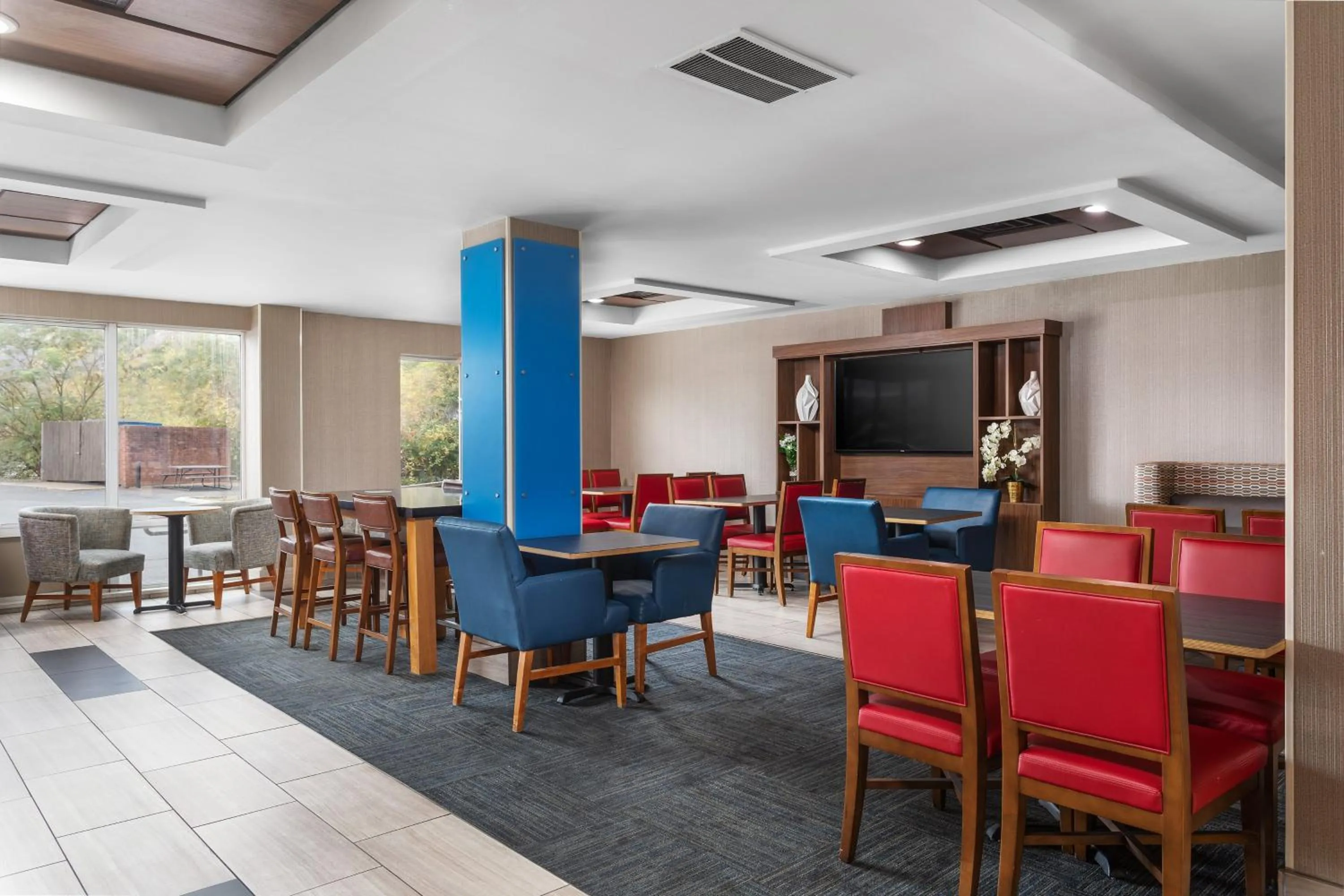Breakfast in Holiday Inn Express Hotel & Suites Chattanooga-Lookout Mountain by IHG
