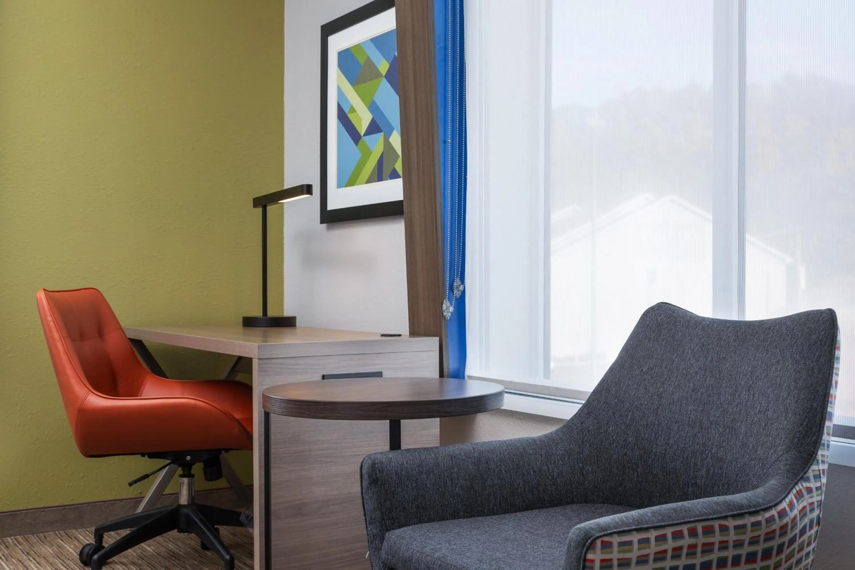 Seating area in Holiday Inn Express Hotel & Suites Chattanooga-Lookout Mountain by IHG