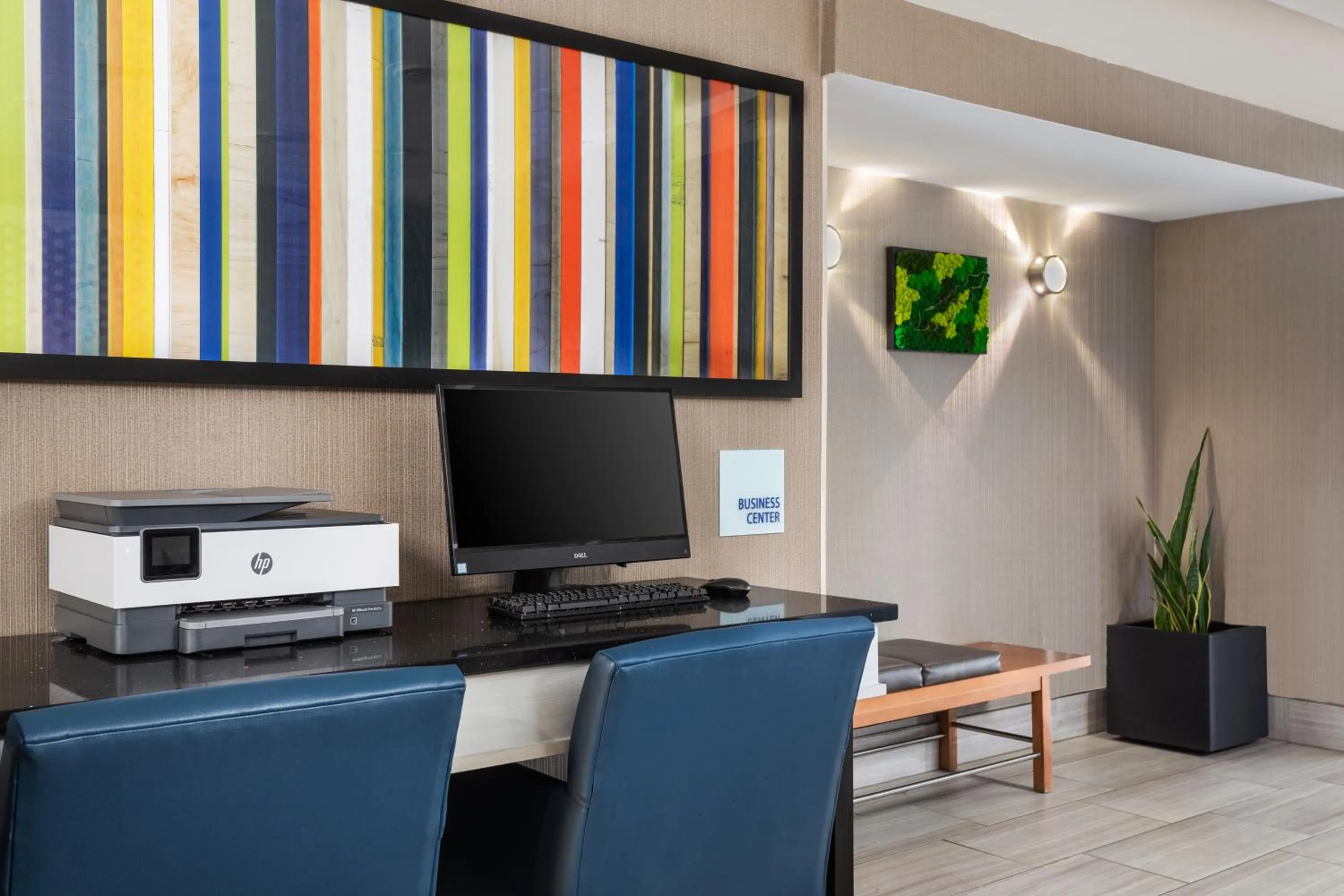 Business facilities in Holiday Inn Express Hotel & Suites Chattanooga-Lookout Mountain by IHG