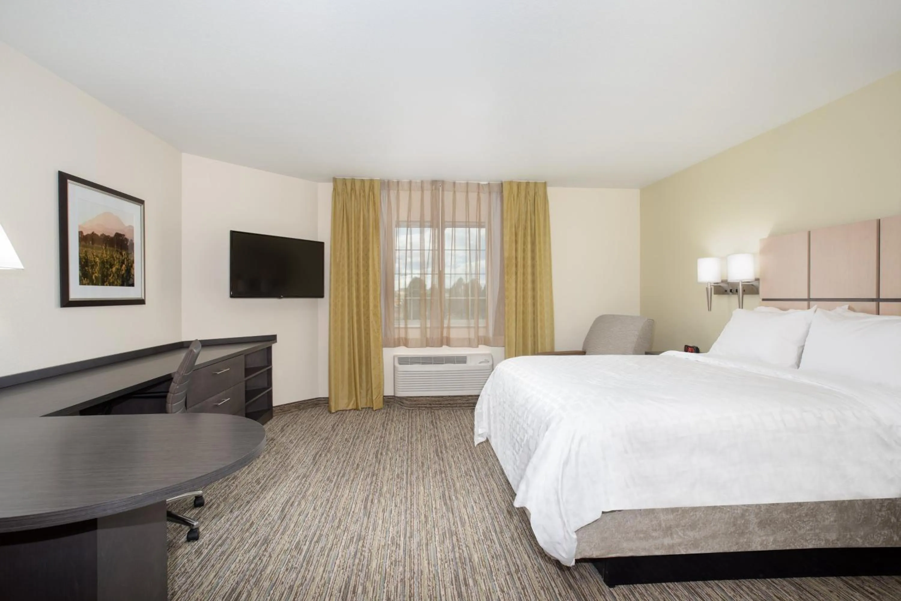 Photo of the whole room, Bed in Candlewood Suites Cheyenne by IHG