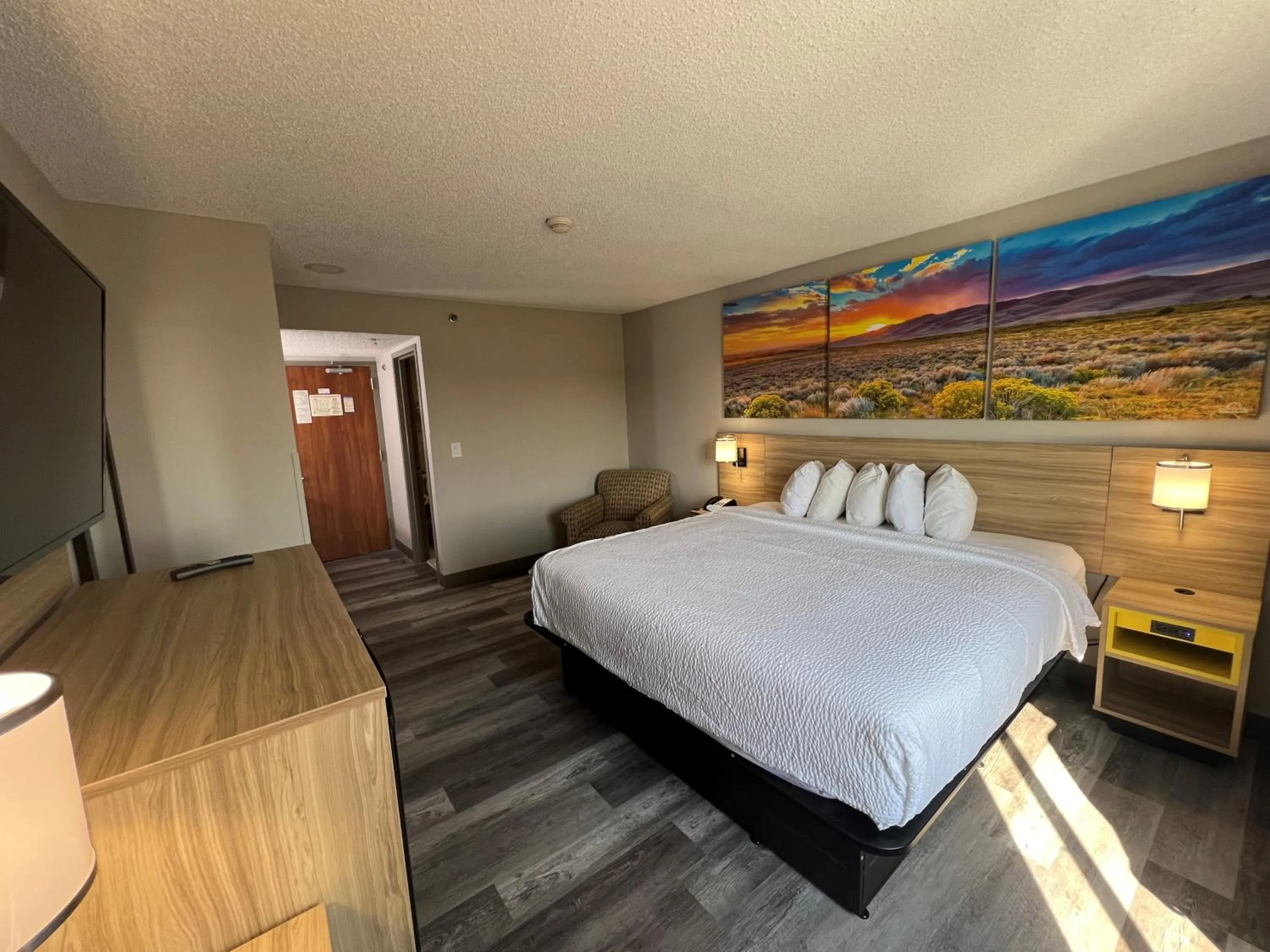 Bed in Days Inn by Wyndham Tulsa Central