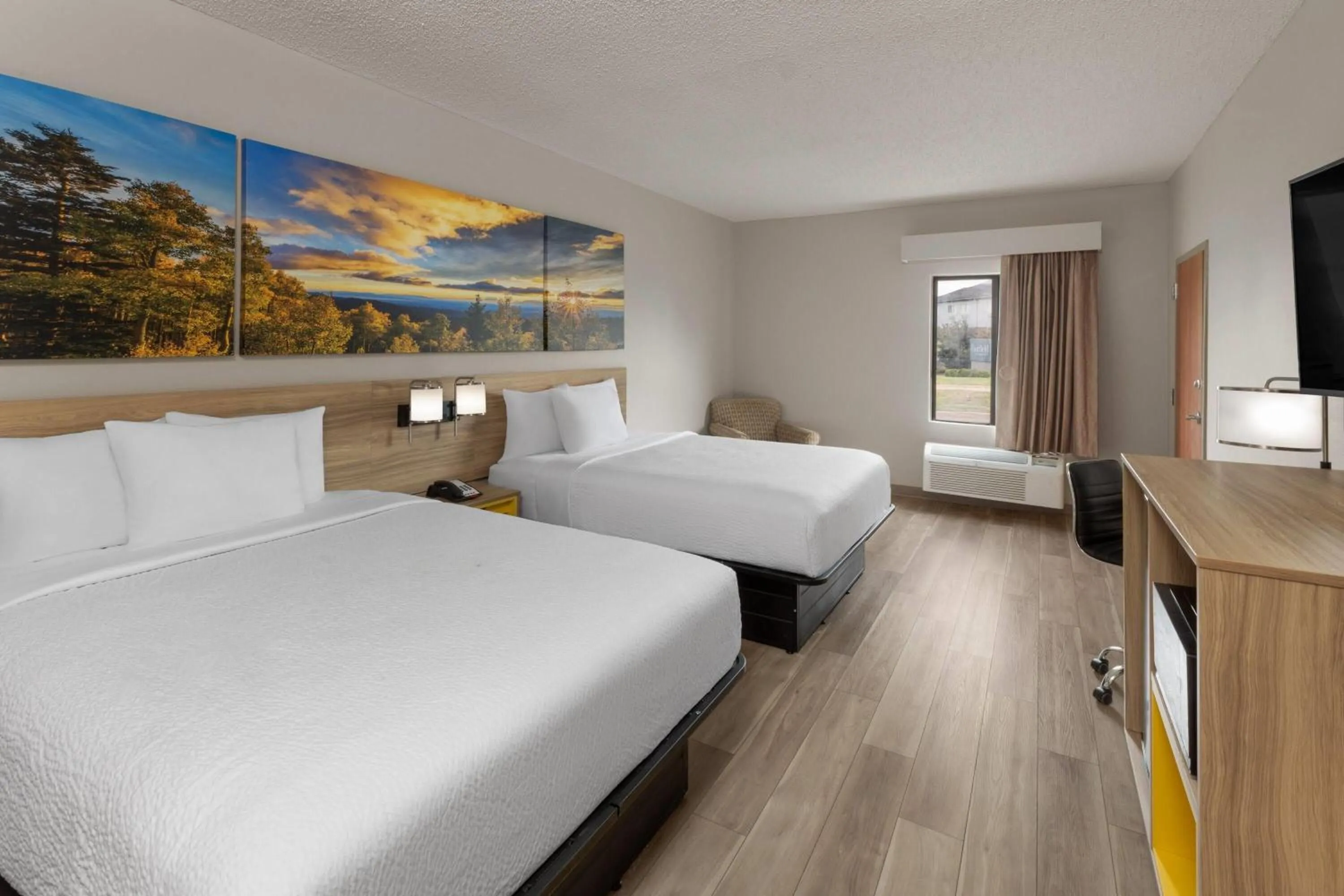Photo of the whole room, Bed in Days Inn by Wyndham Tulsa Central