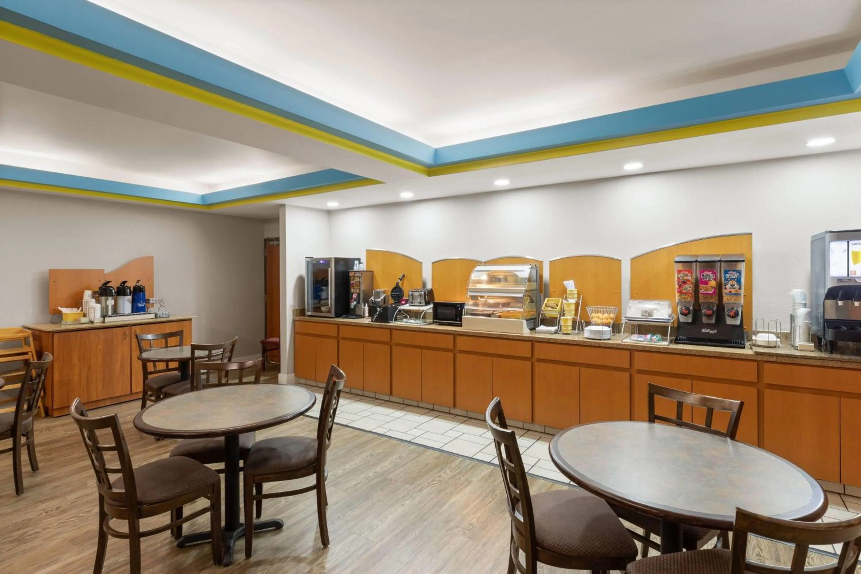 Breakfast in Days Inn by Wyndham Tulsa Central