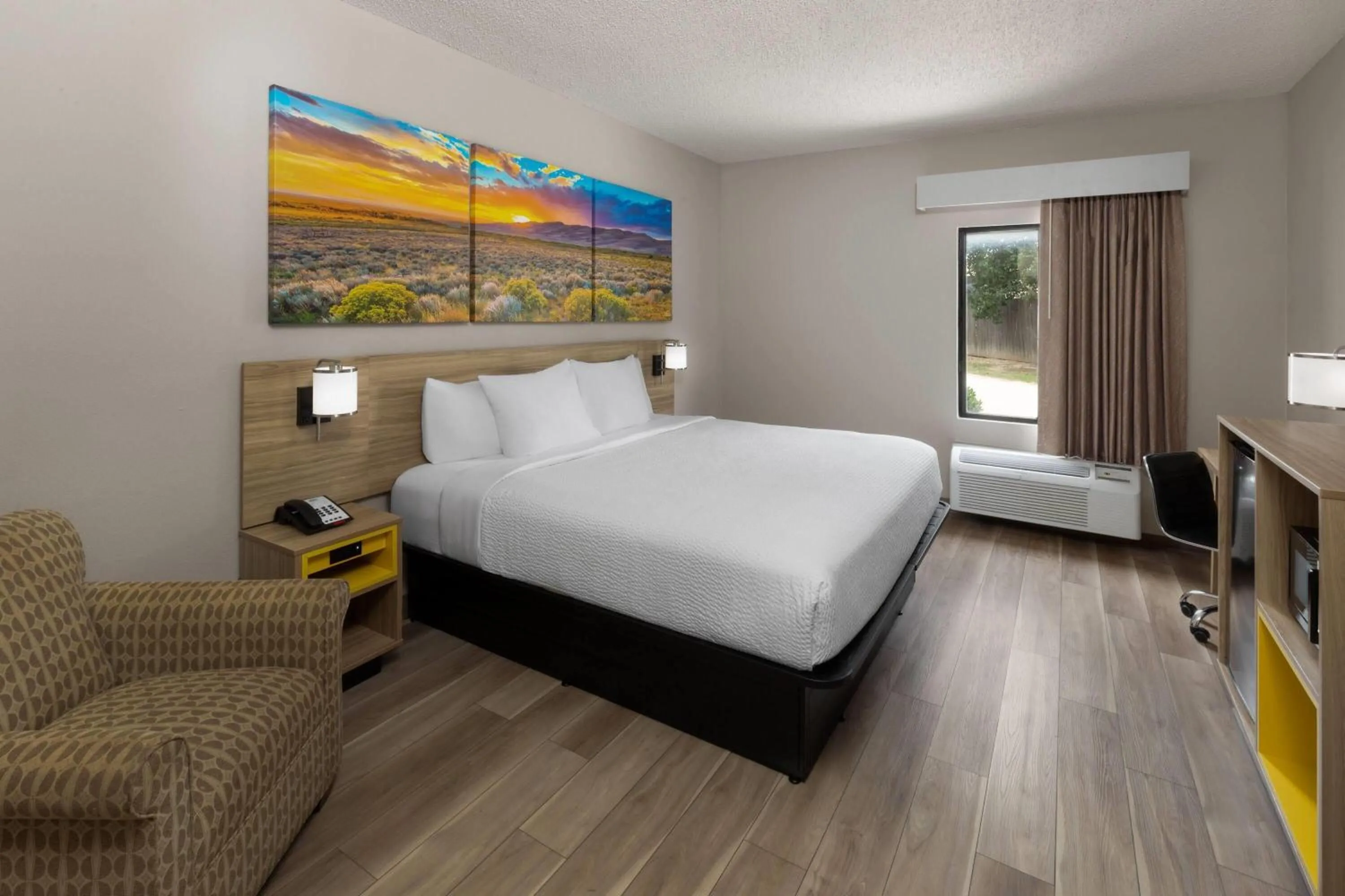 Photo of the whole room, Bed in Days Inn by Wyndham Tulsa Central