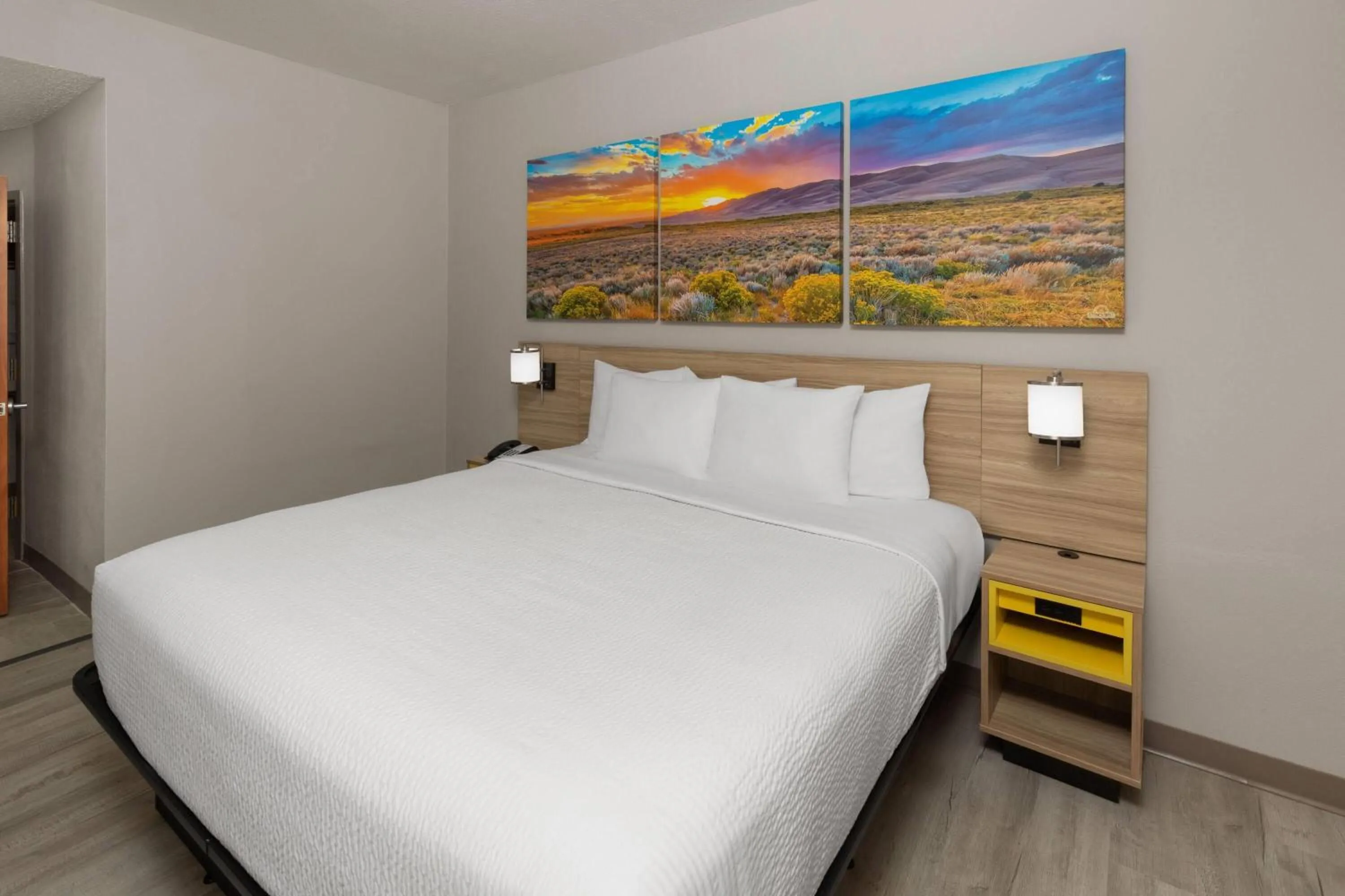 Photo of the whole room, Bed in Days Inn by Wyndham Tulsa Central