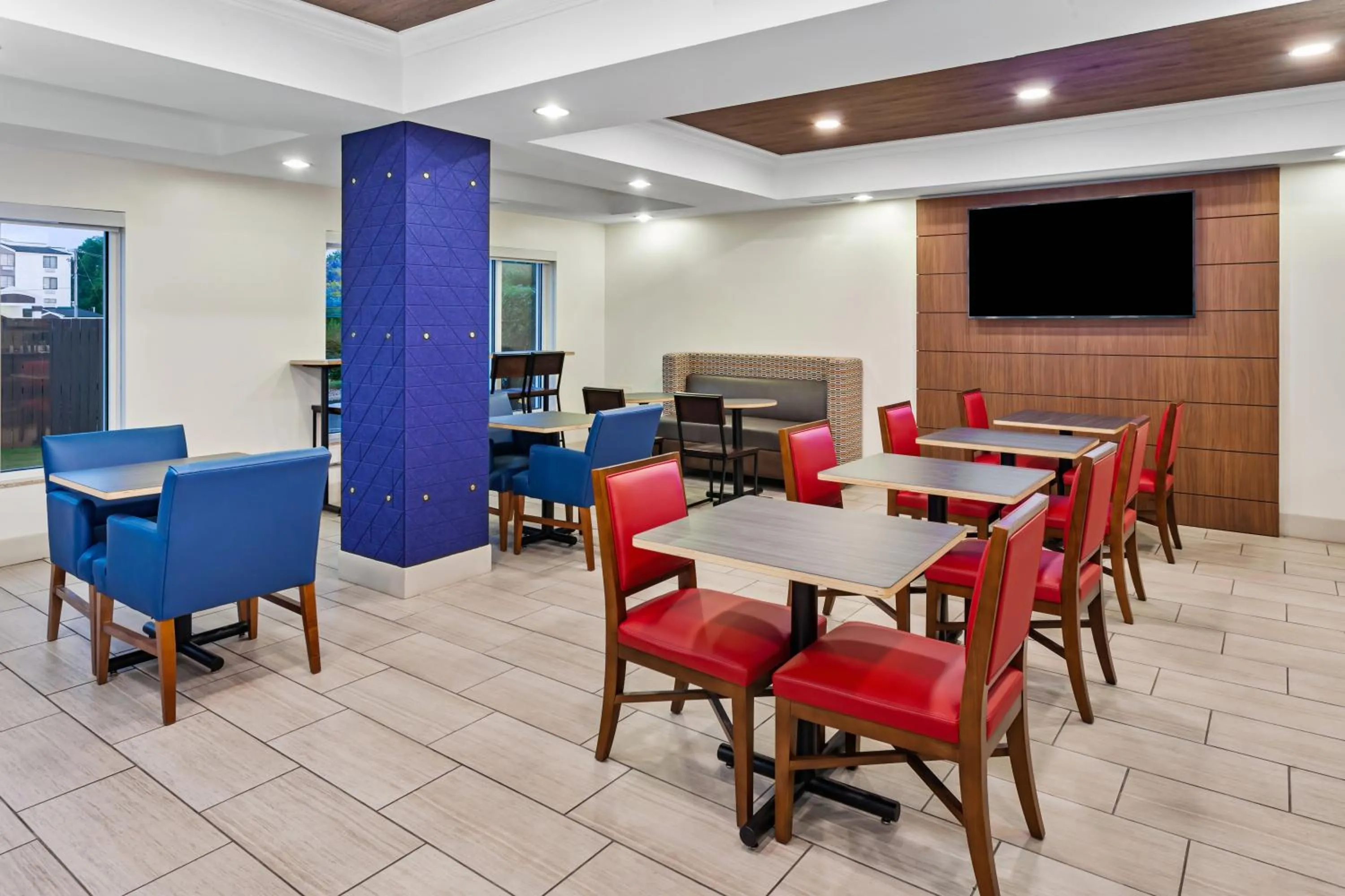 Breakfast in Holiday Inn Express Hotel & Suites Chicago South Lansing by IHG