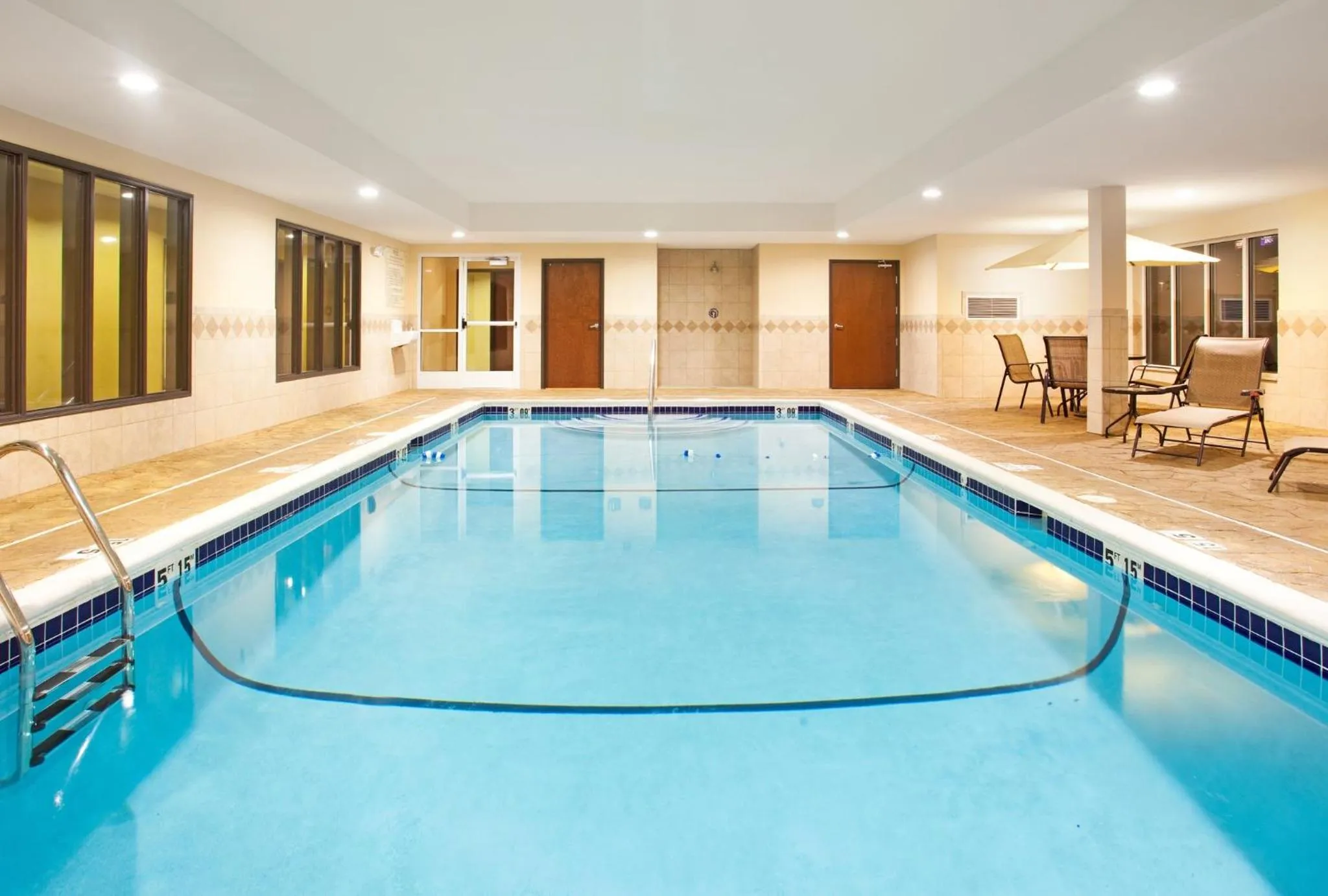 Swimming pool in Holiday Inn Express Hotel & Suites Chicago South Lansing by IHG