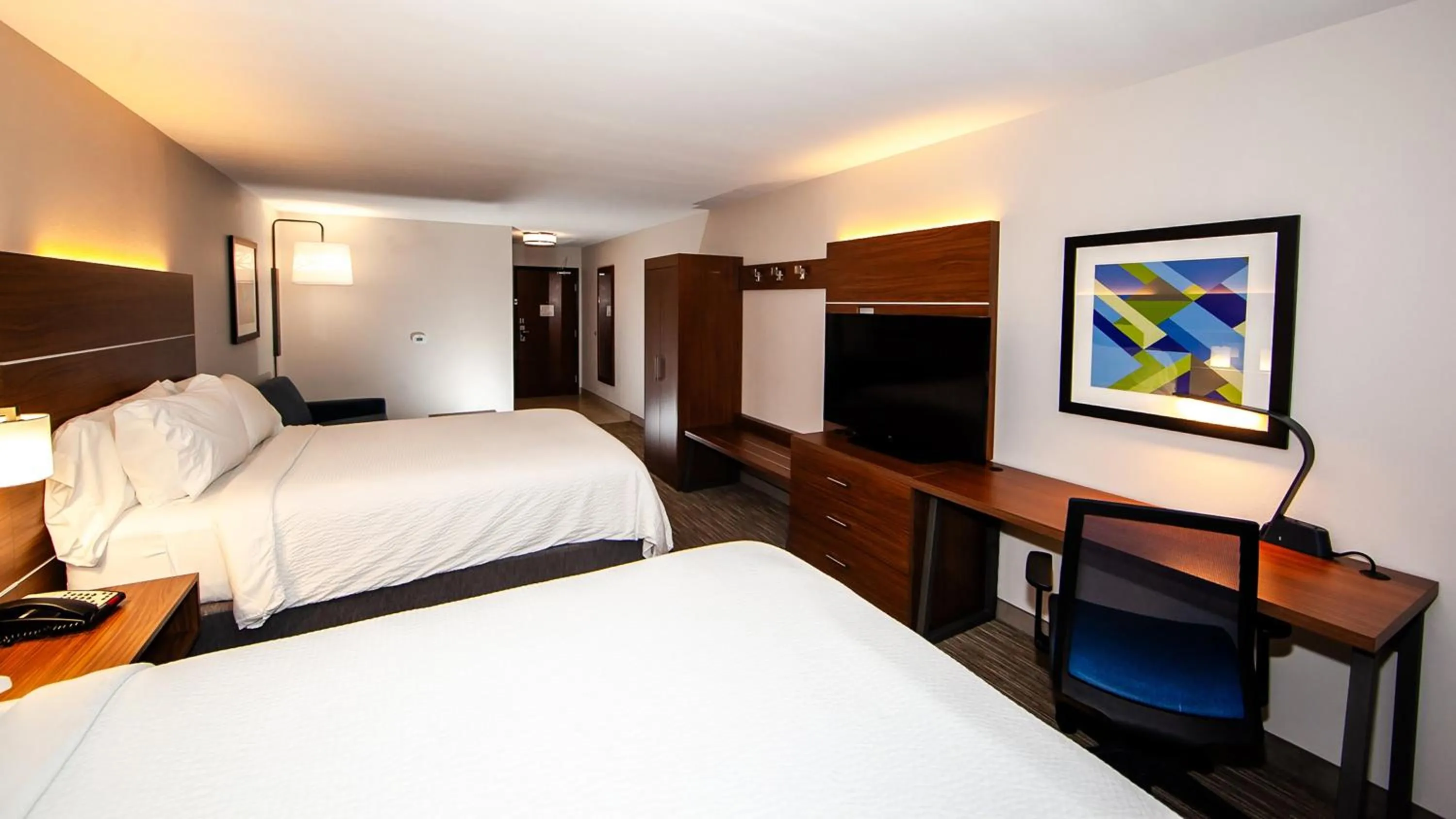 Photo of the whole room, Bed in Holiday Inn Express Hotel & Suites Chicago South Lansing by IHG