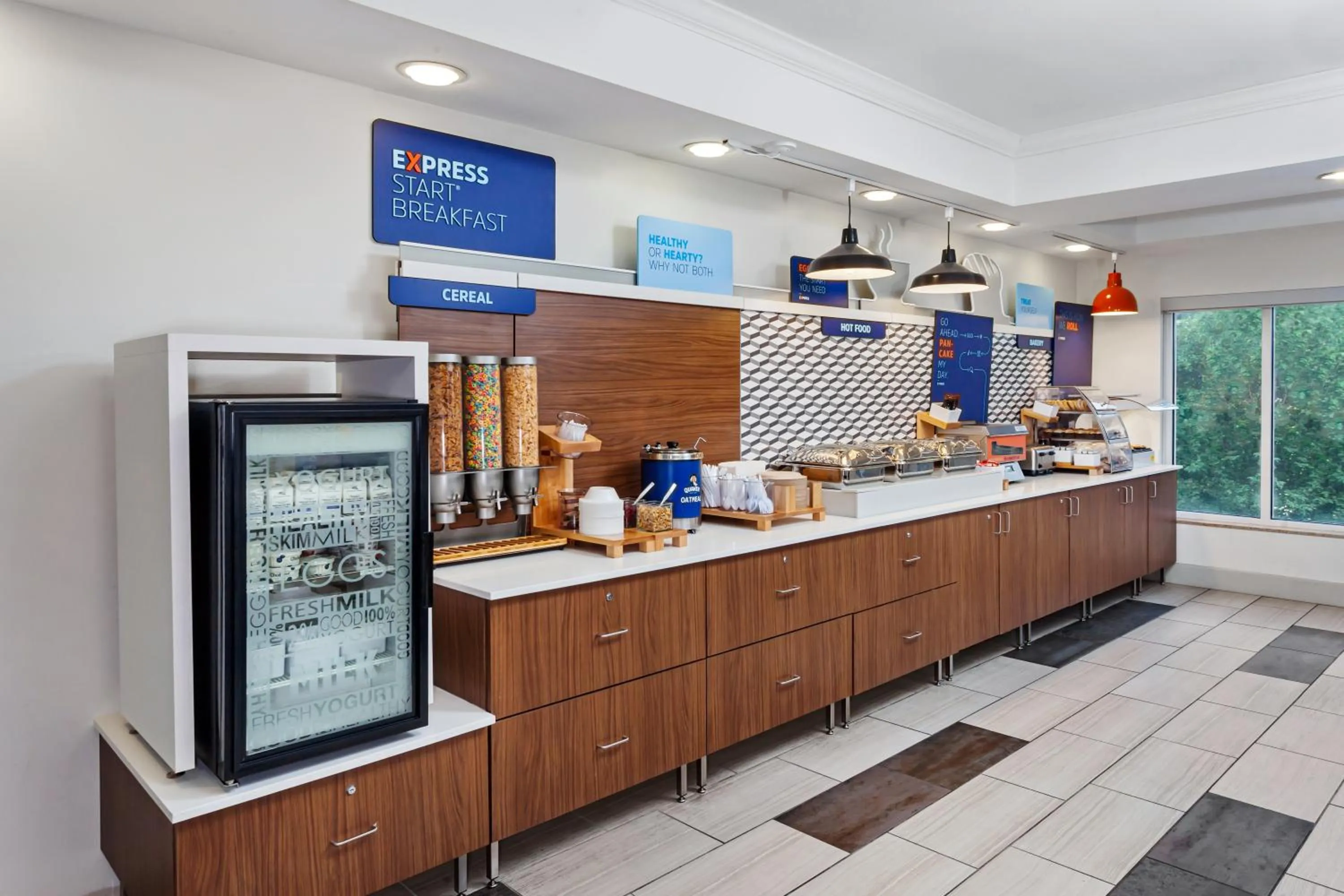 Breakfast in Holiday Inn Express Hotel & Suites Chicago South Lansing by IHG