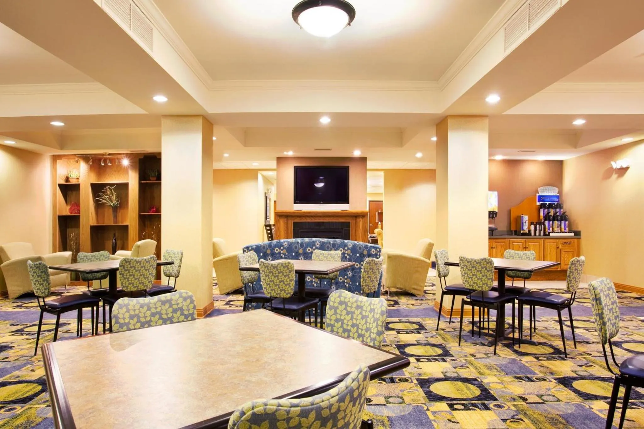 Breakfast in Holiday Inn Express Hotel & Suites Chicago South Lansing by IHG