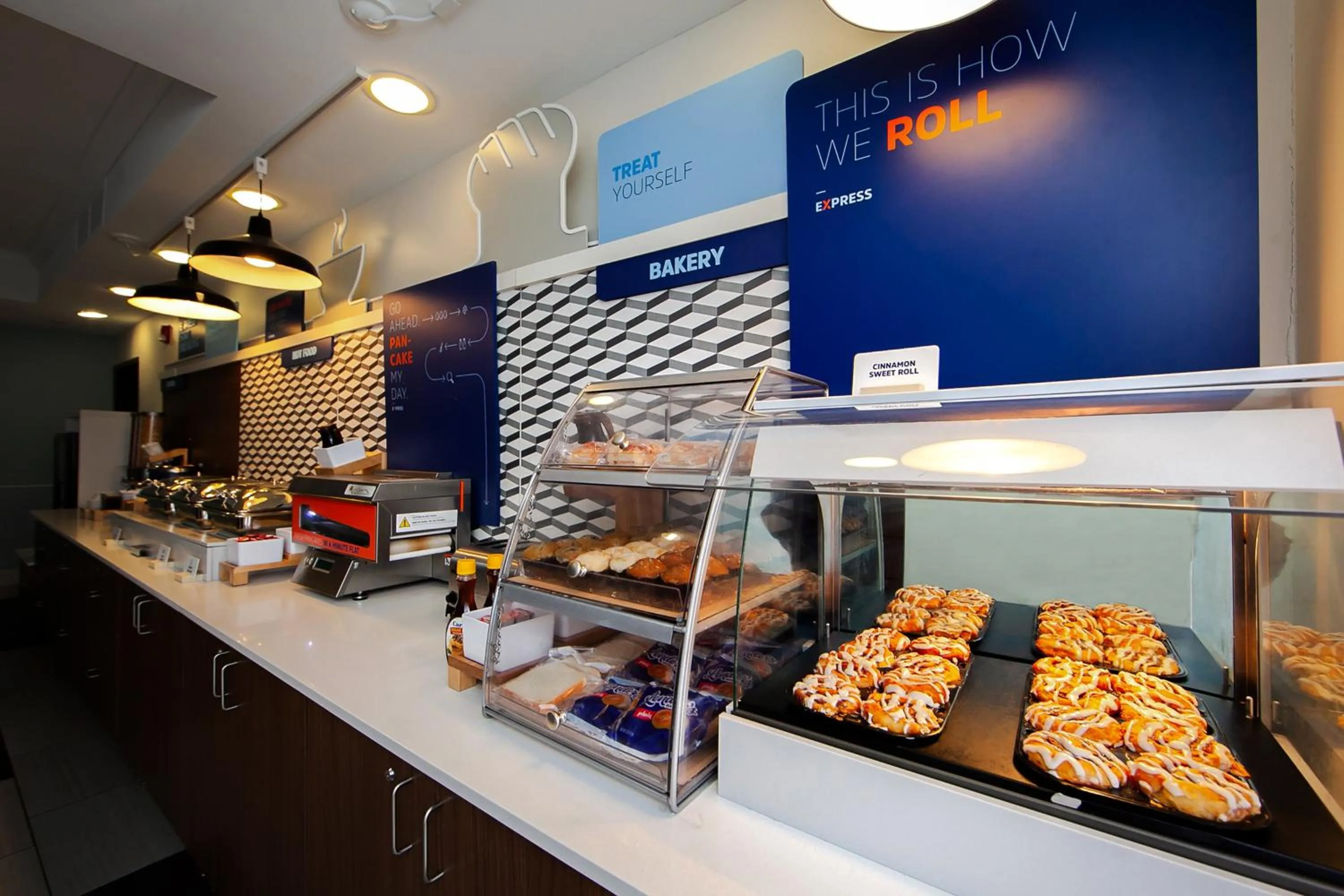 Breakfast in Holiday Inn Express Hotel & Suites Chicago South Lansing by IHG