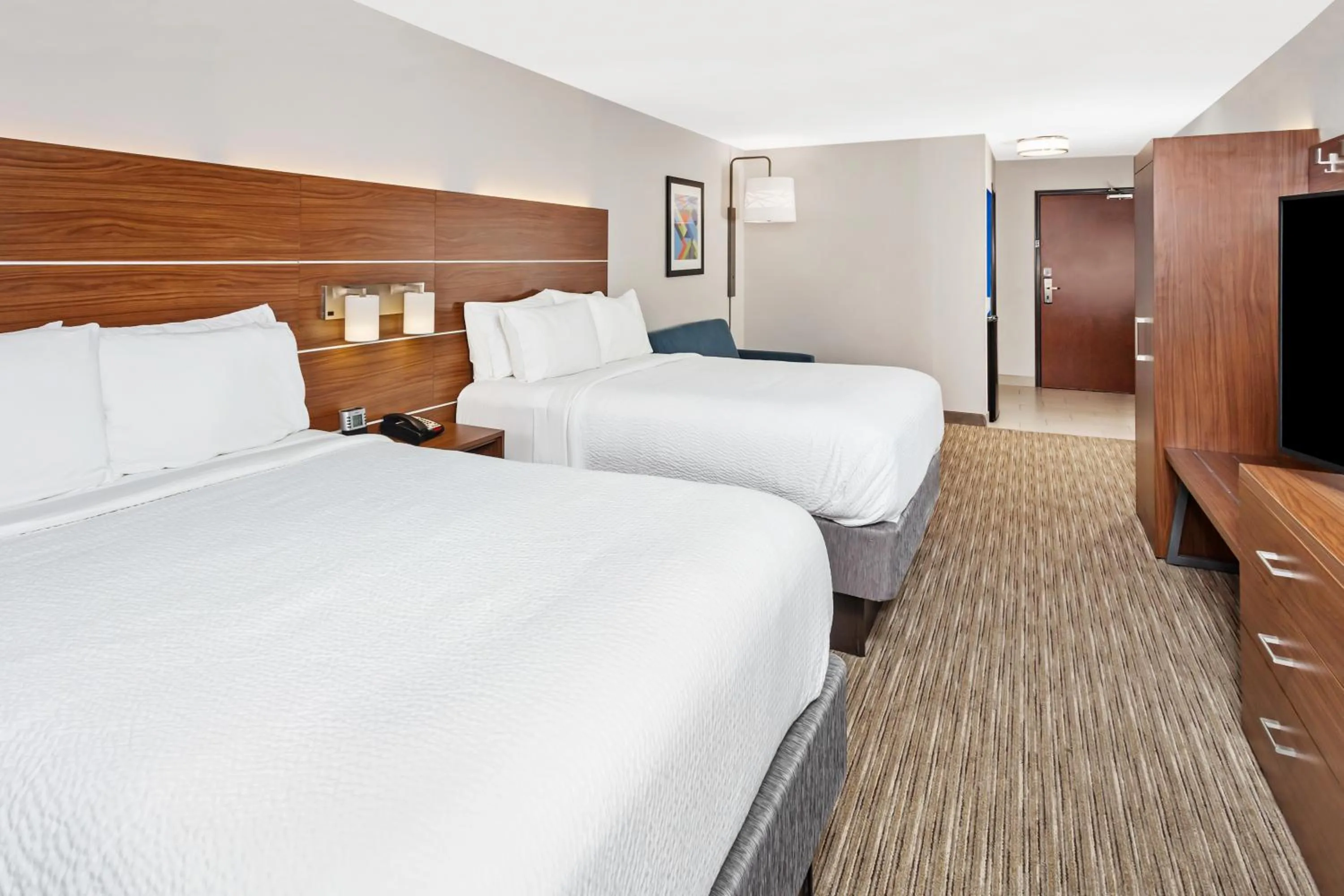 Bed in Holiday Inn Express Hotel & Suites Chicago South Lansing by IHG