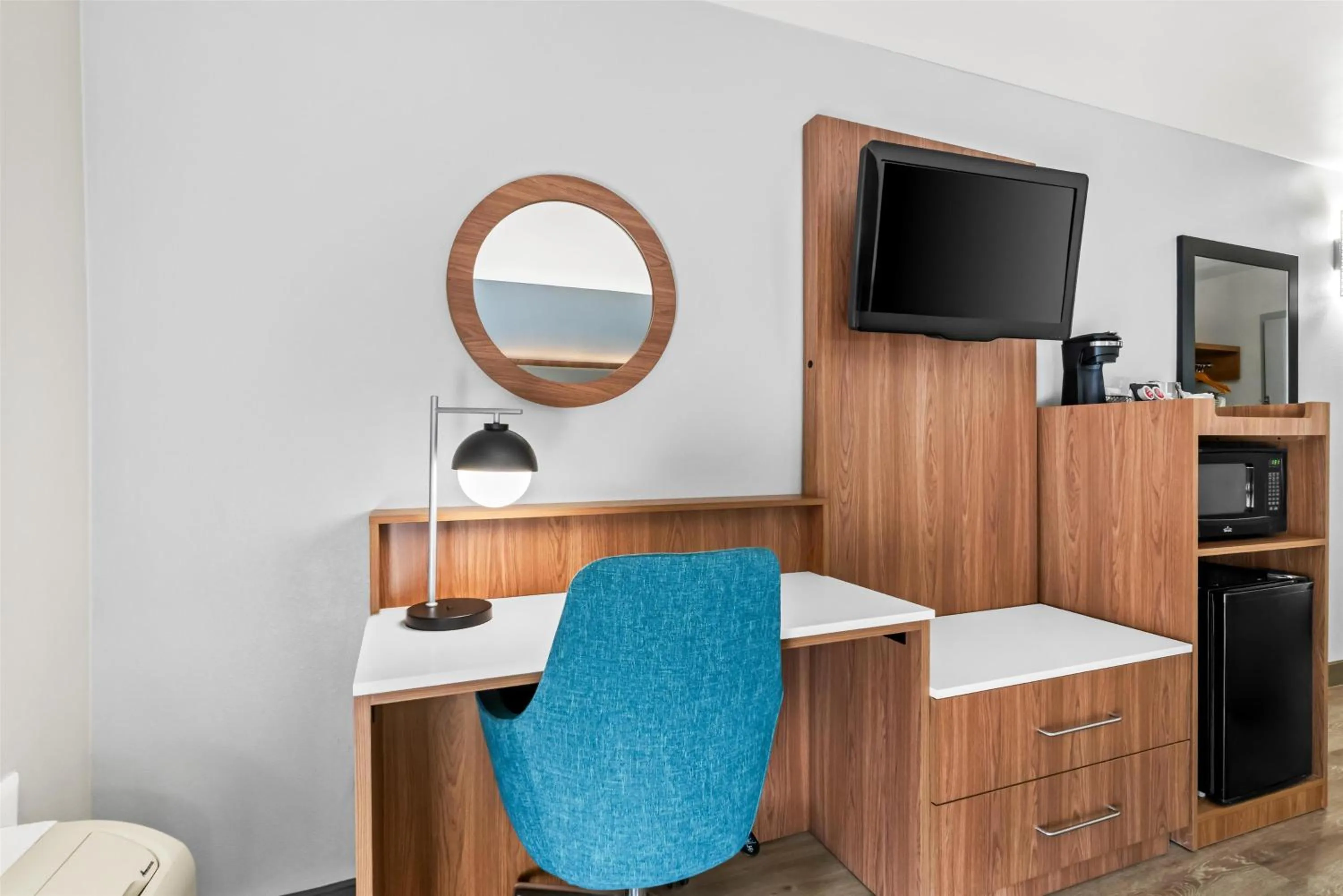 Bedroom, Bed in Red Lion Hotel Cheyenne