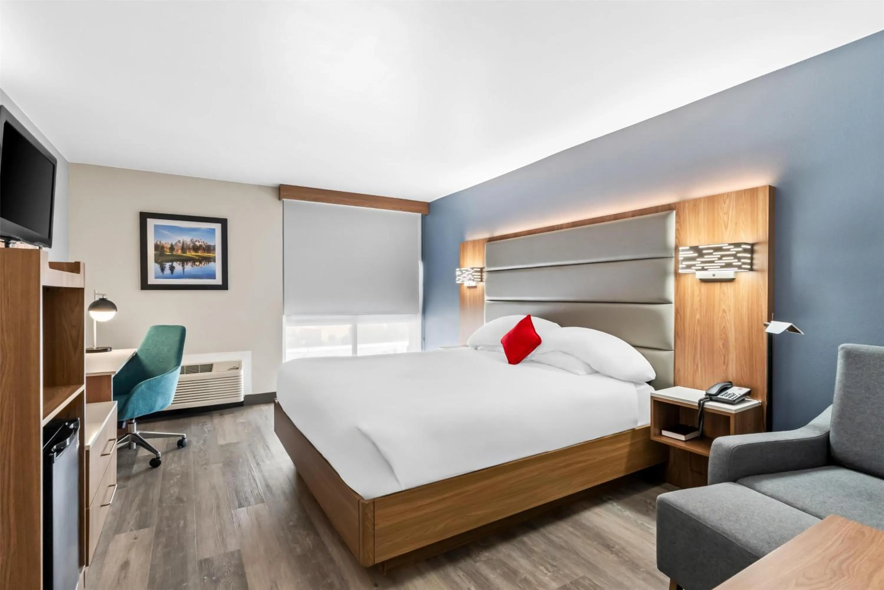 Bedroom, Bed in Red Lion Hotel Cheyenne