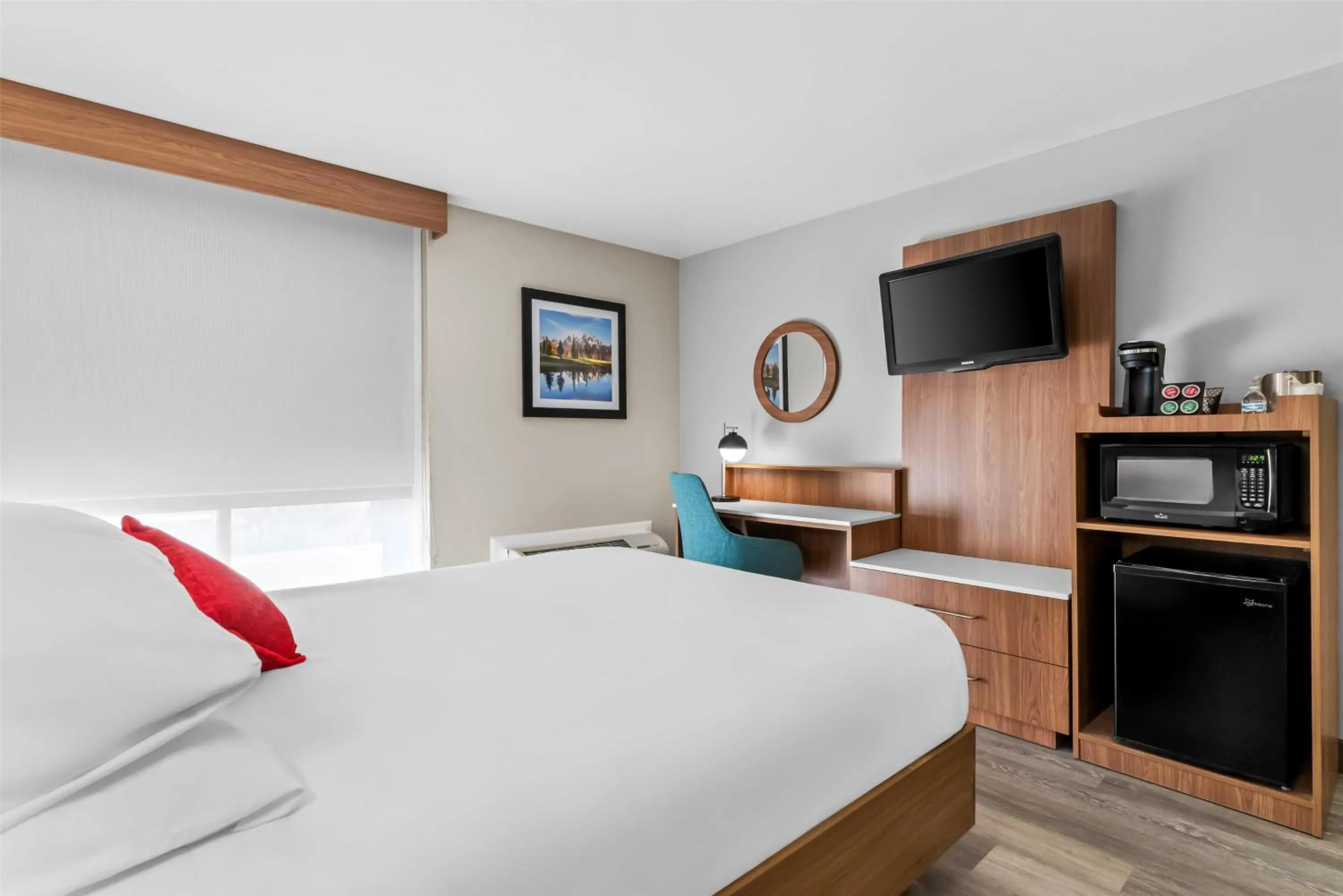 Bedroom, Bed in Red Lion Hotel Cheyenne