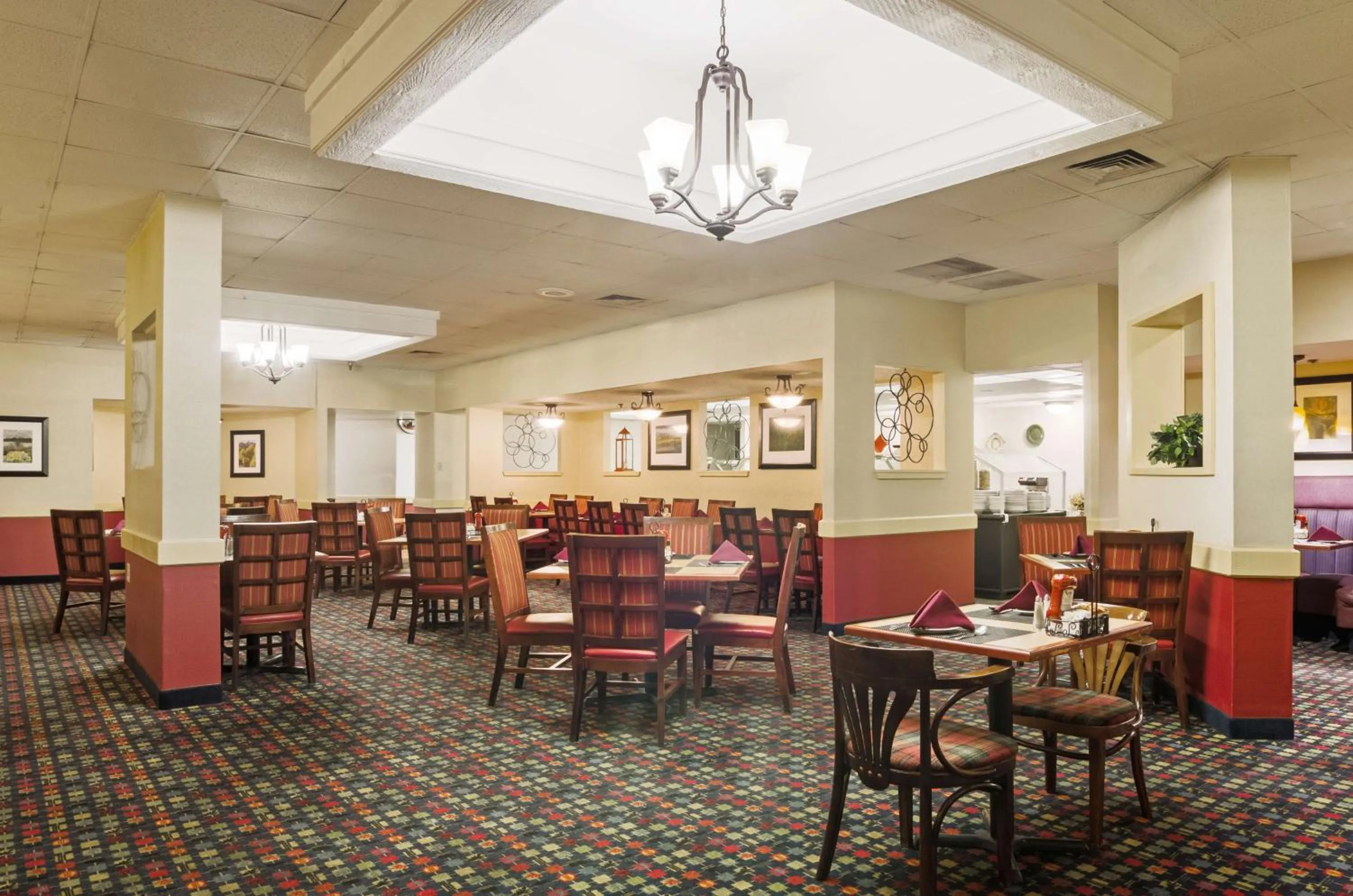 Restaurant/places to eat in Red Lion Hotel Cheyenne