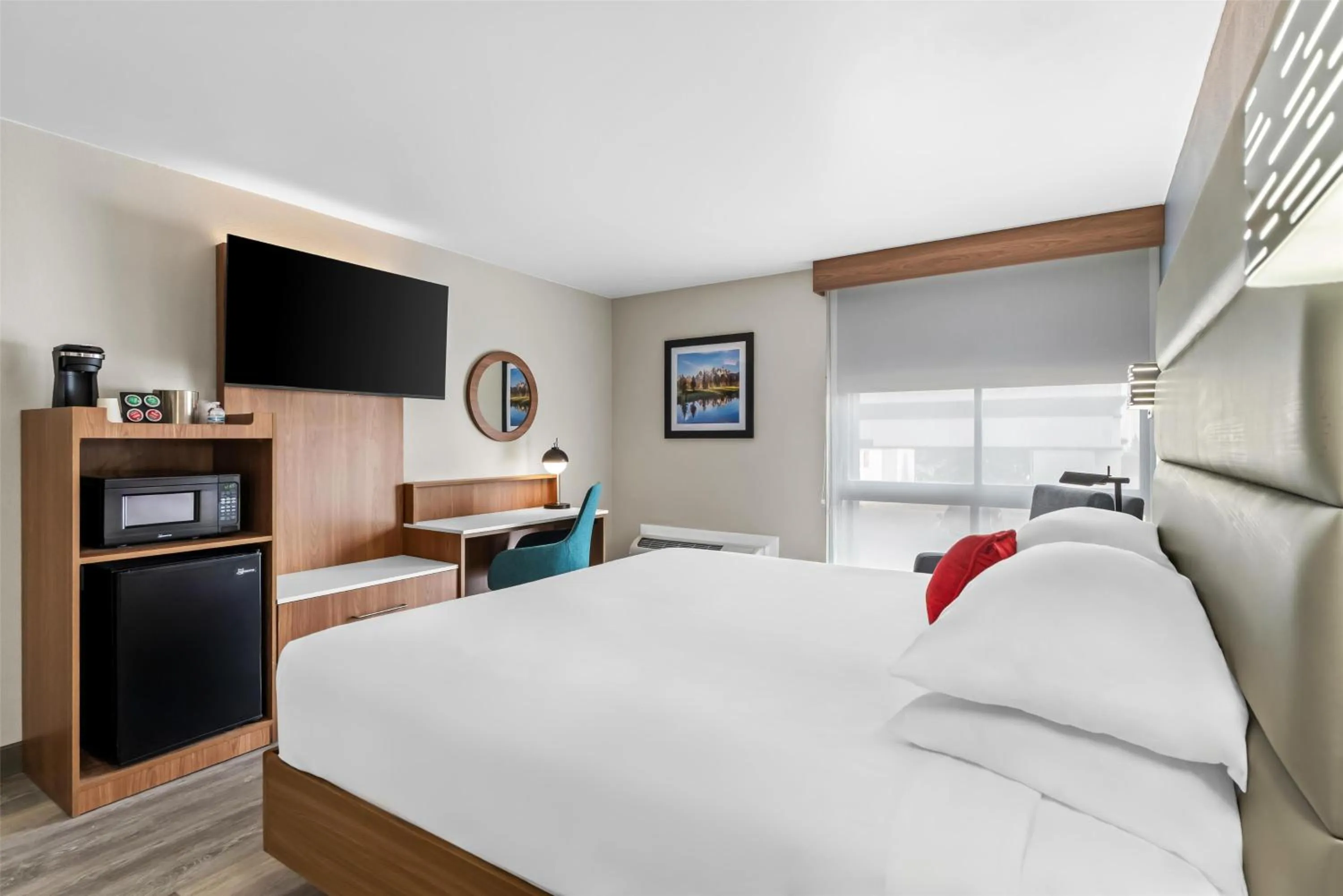 Bedroom, Bed in Red Lion Hotel Cheyenne