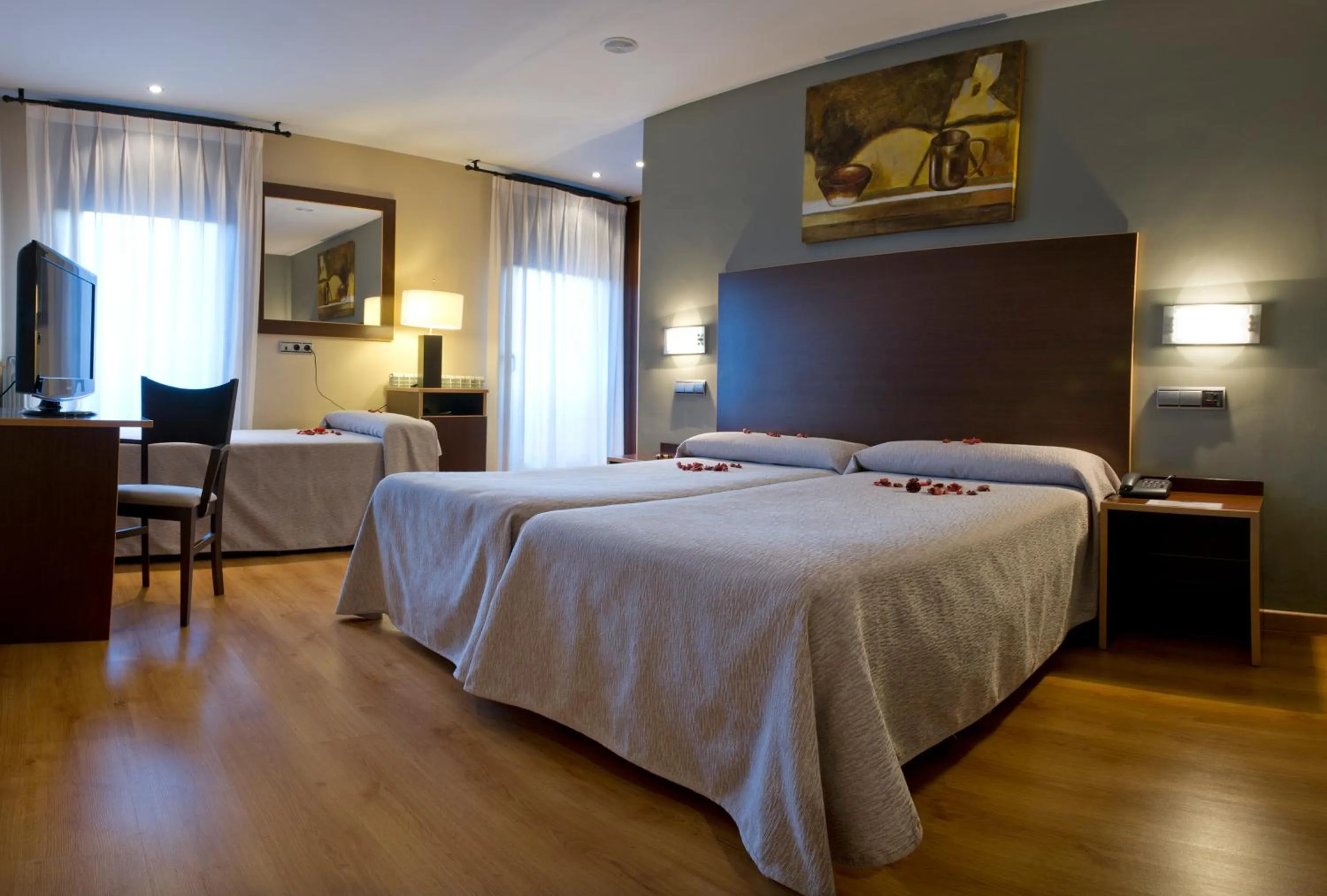 Photo of the whole room, Bed in SNÖ Hotel Ciudad de Sabiñánigo