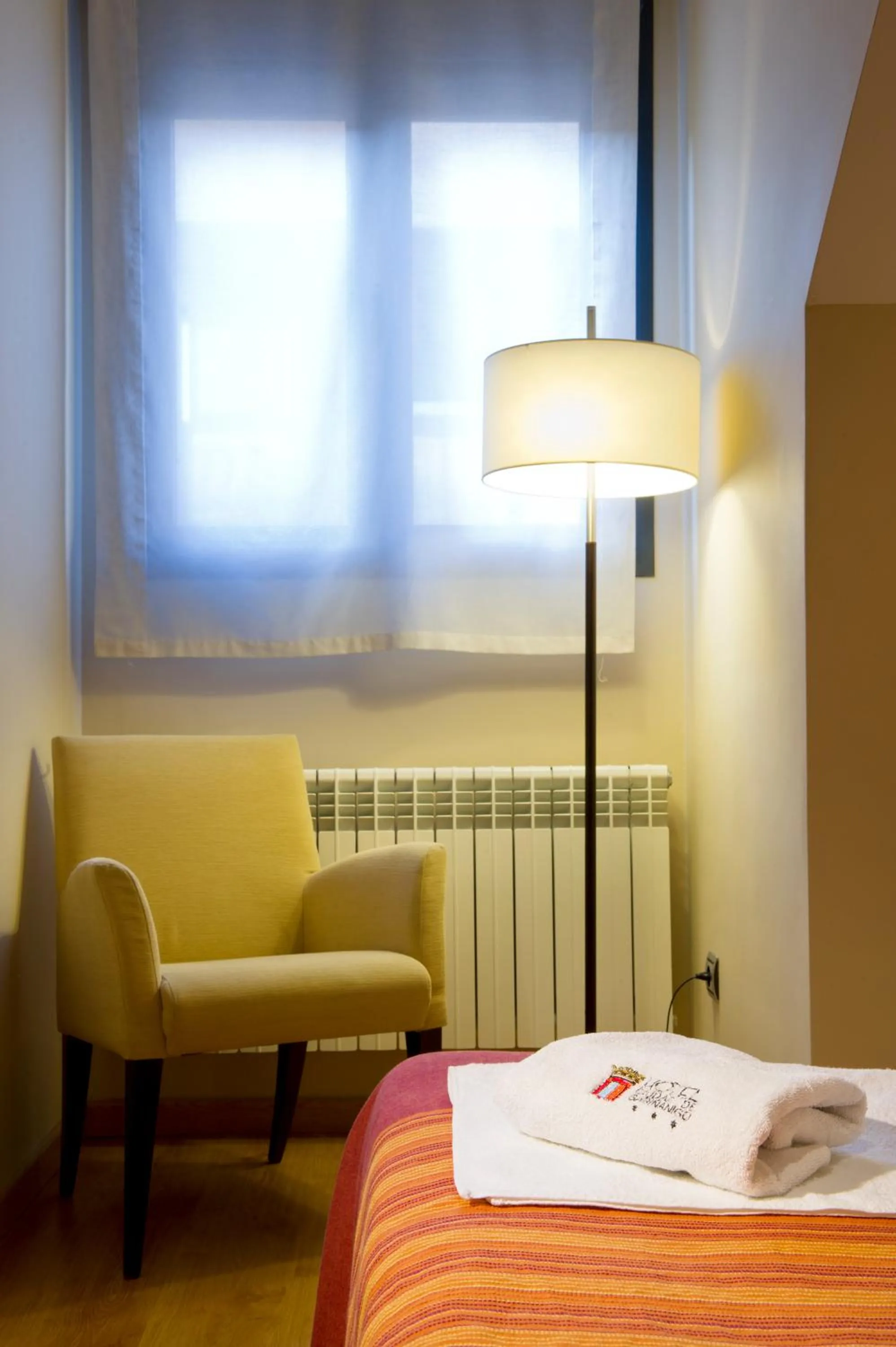 Seating area, Bed in SNÖ Hotel Ciudad de Sabiñánigo