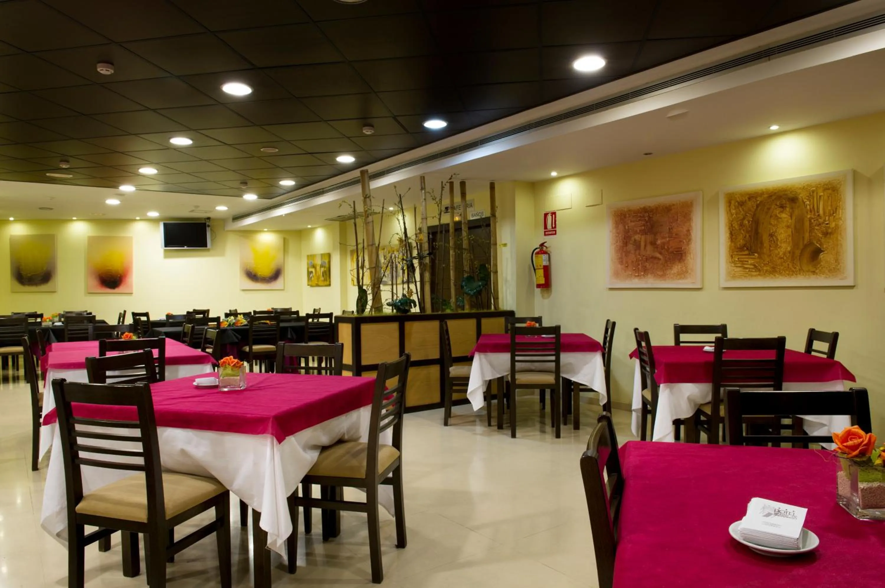 Restaurant/places to eat in SNÖ Hotel Ciudad de Sabiñánigo