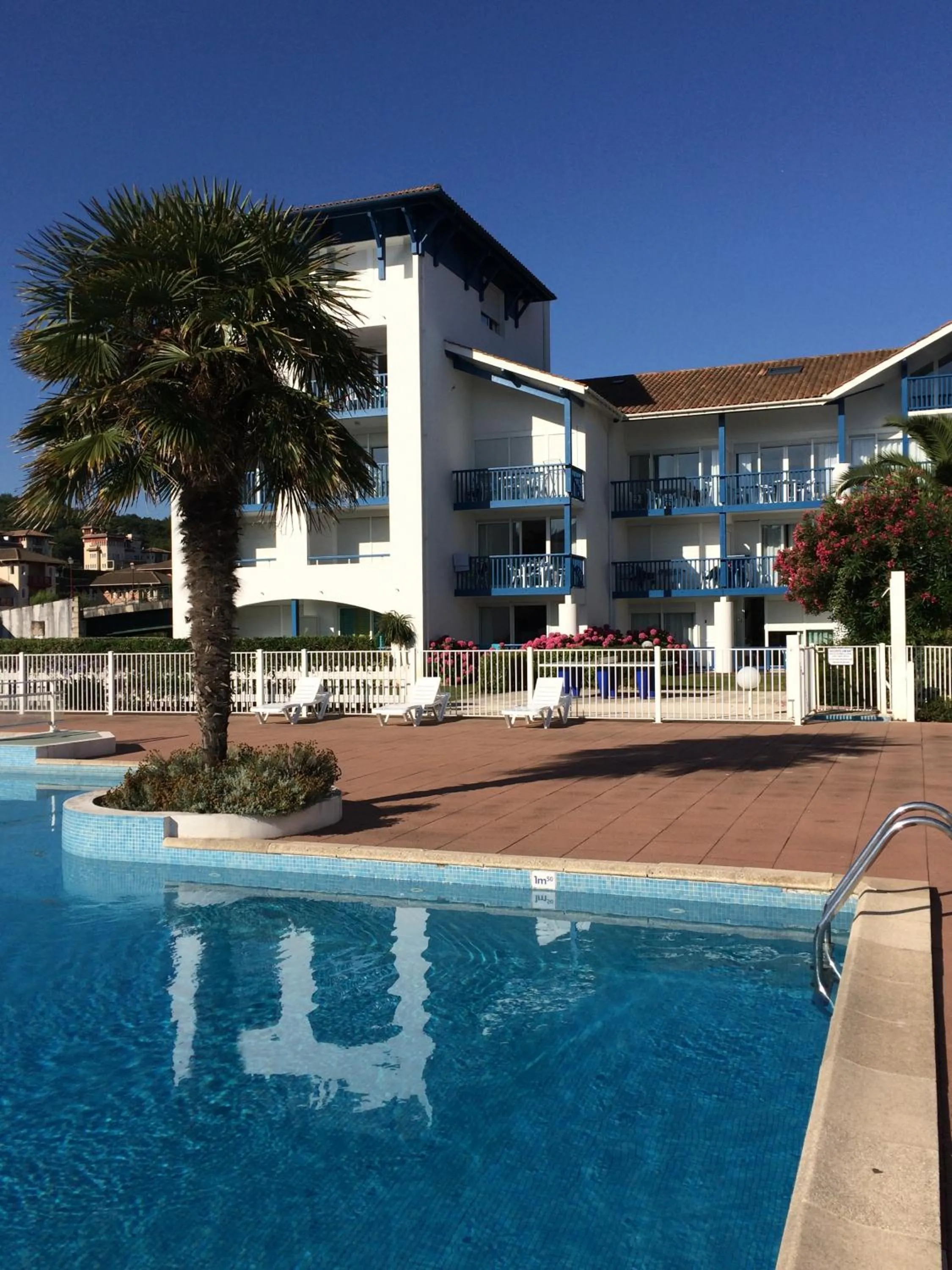 Swimming pool in Résidence Mer & Golf Fort Socoa