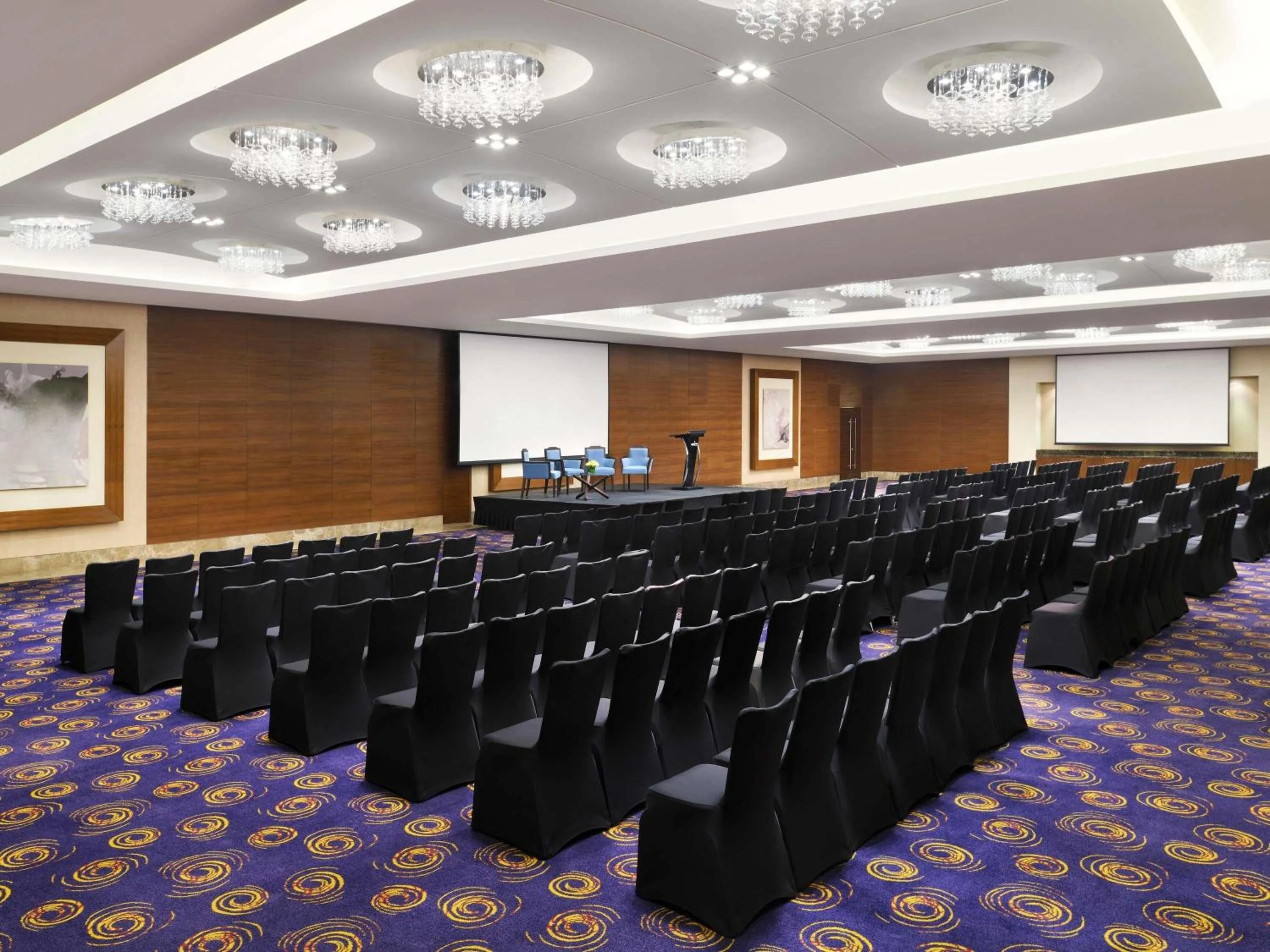 Meeting/conference room in Mövenpick Hotel Jumeirah Beach