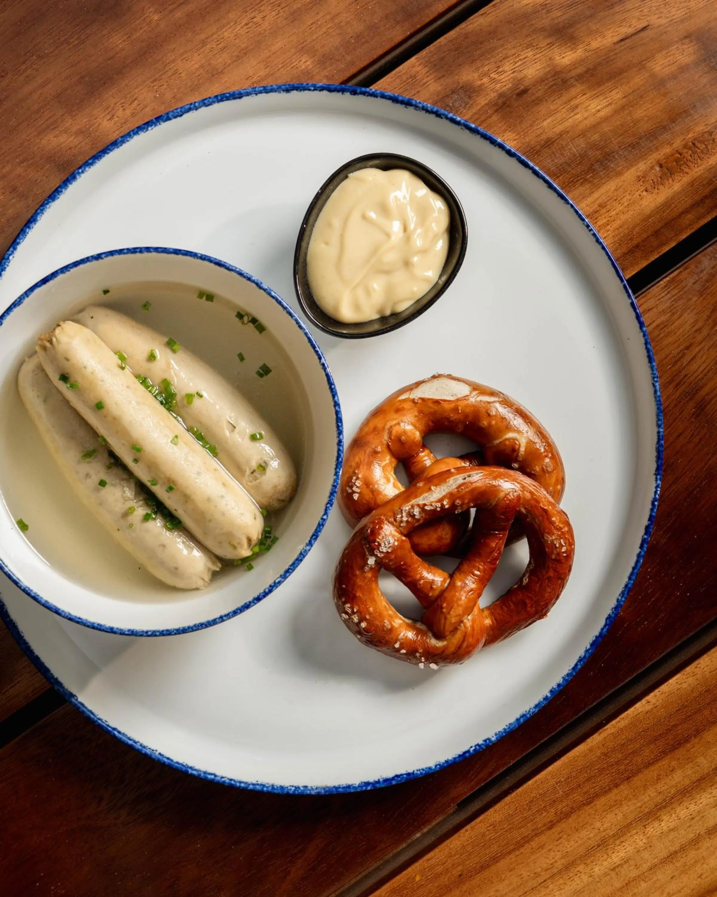 Restaurant/places to eat in Mövenpick Hotel Jumeirah Beach