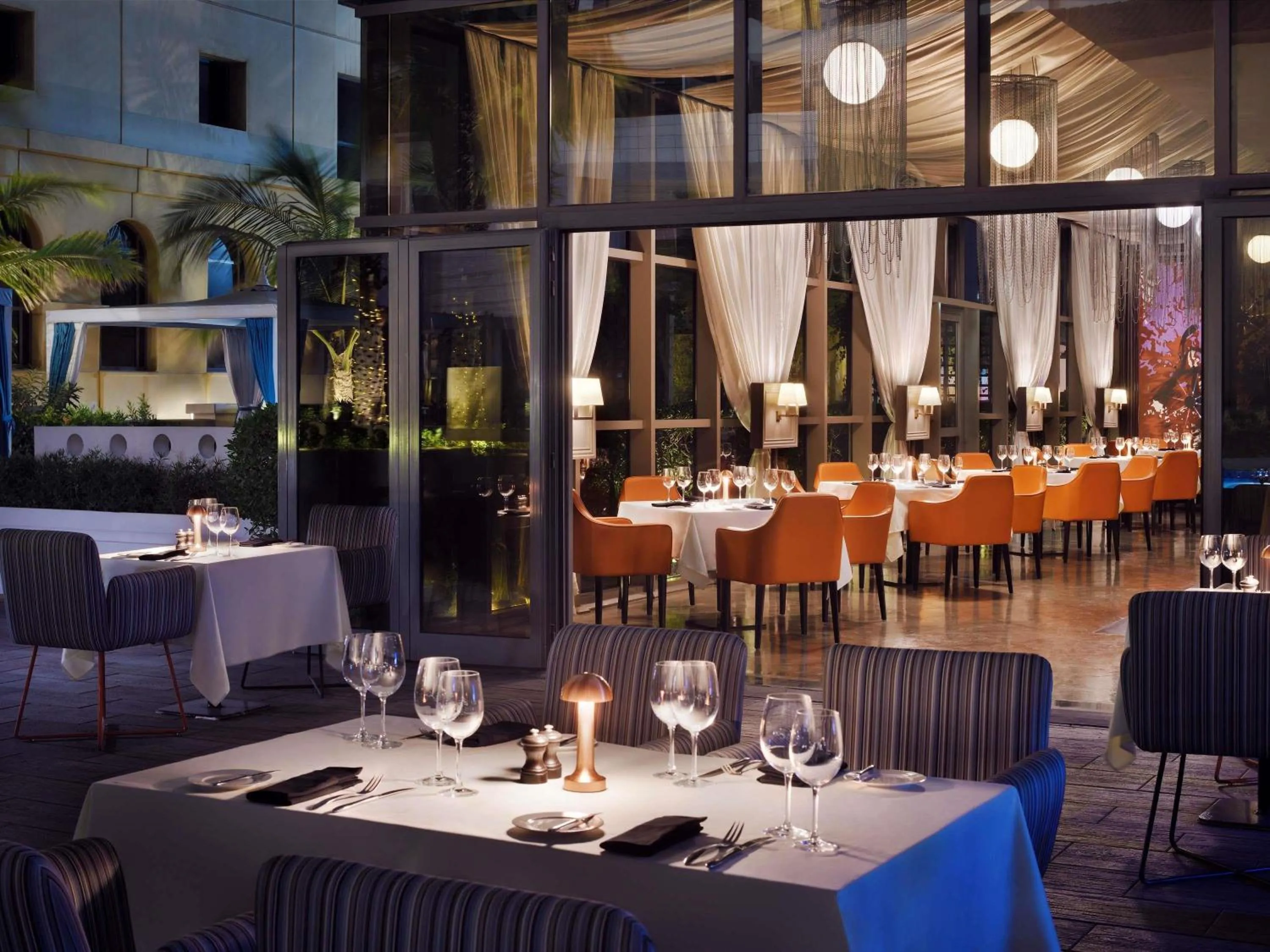 Restaurant/places to eat in Mövenpick Hotel Jumeirah Beach