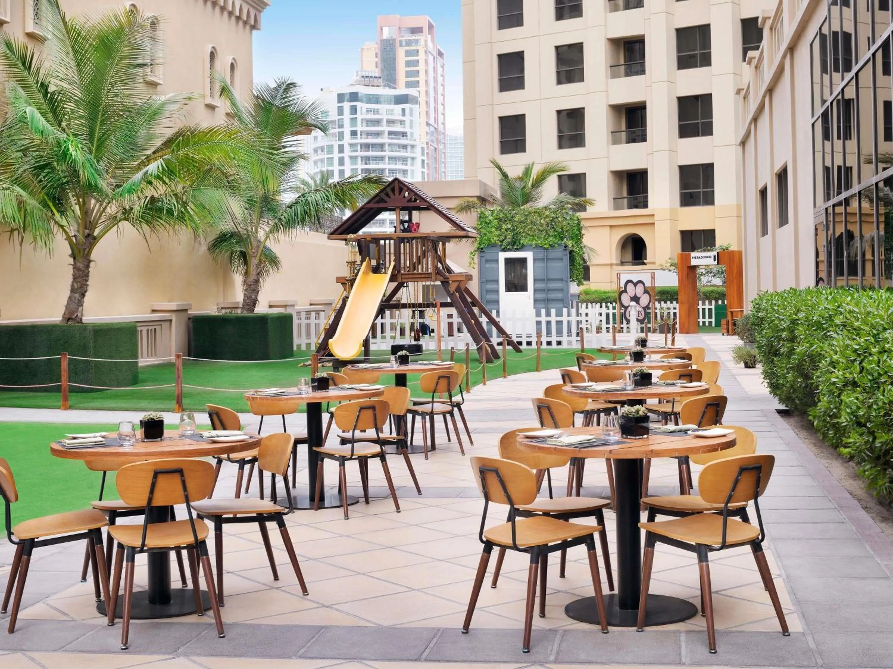 Restaurant/places to eat in Mövenpick Hotel Jumeirah Beach