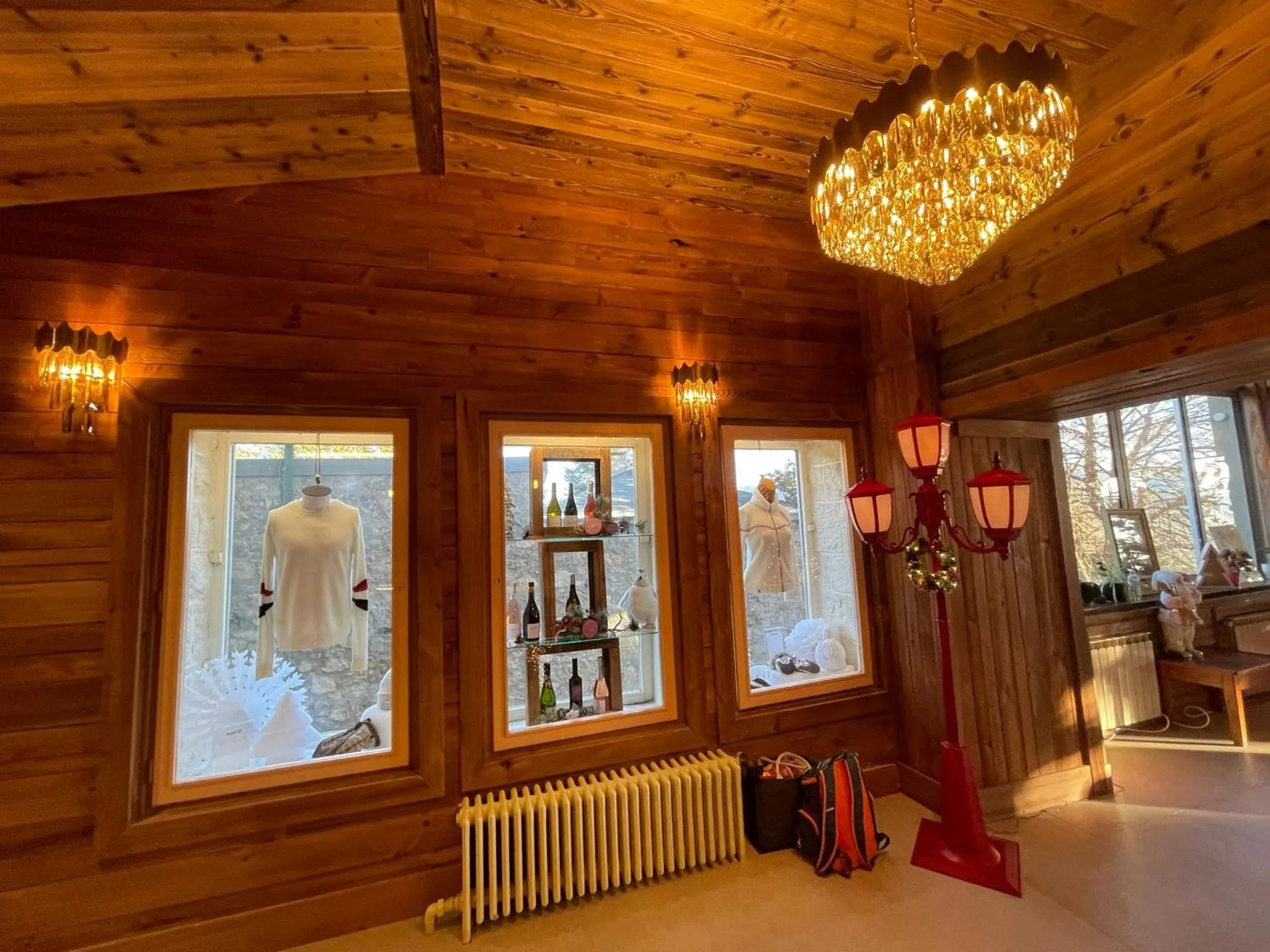 Lobby or reception in Hotel des Pyrénées