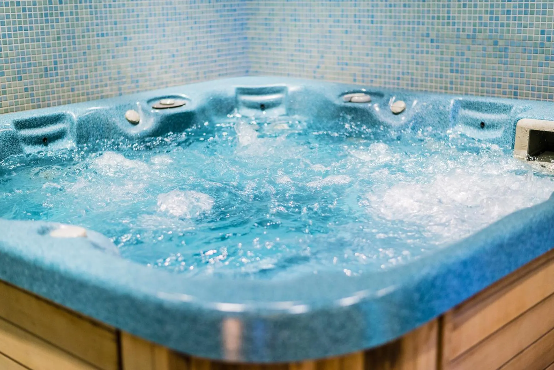 Hot Tub in Hôtel Le Chalet