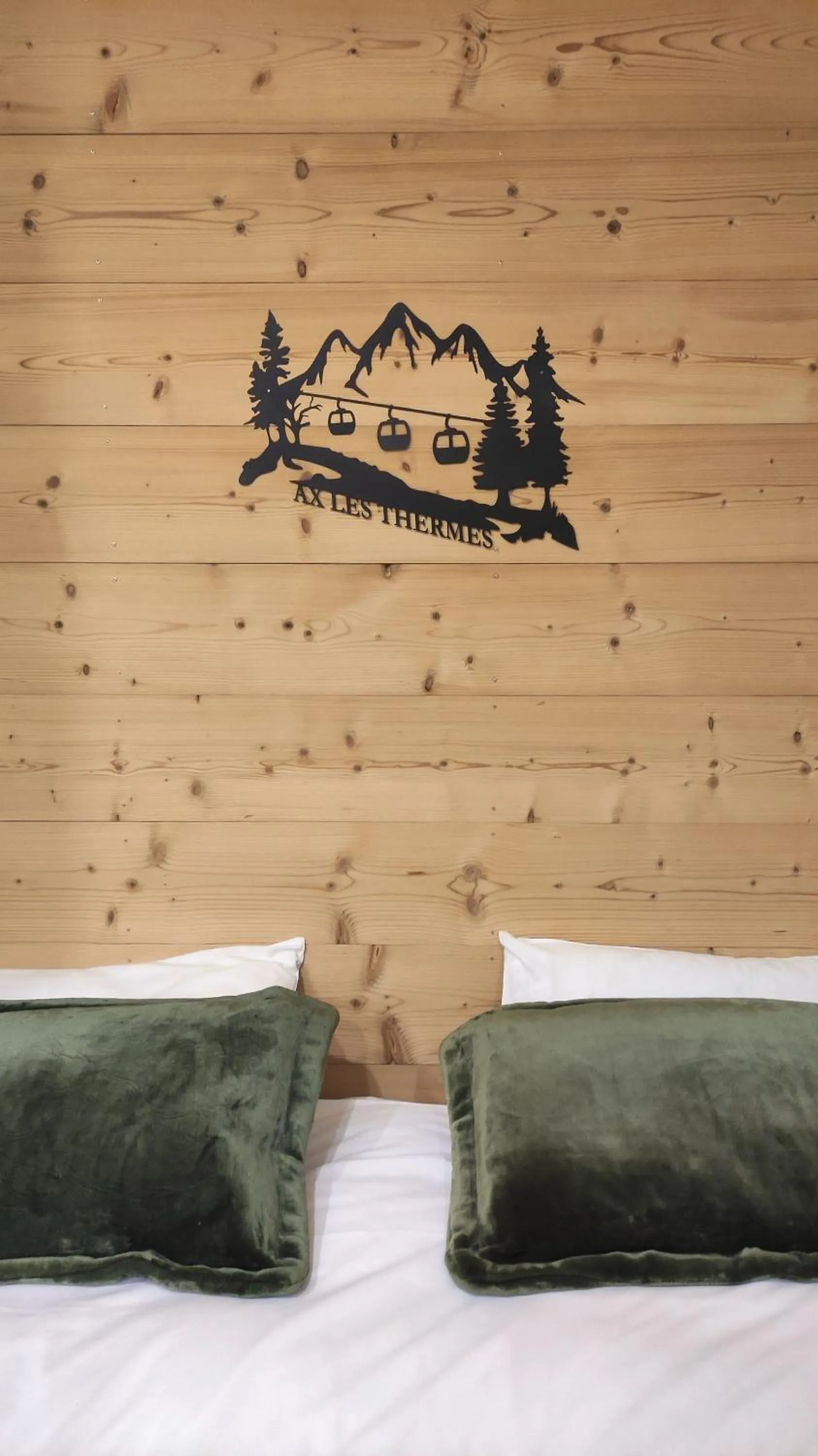 Bed in Hôtel Le Chalet