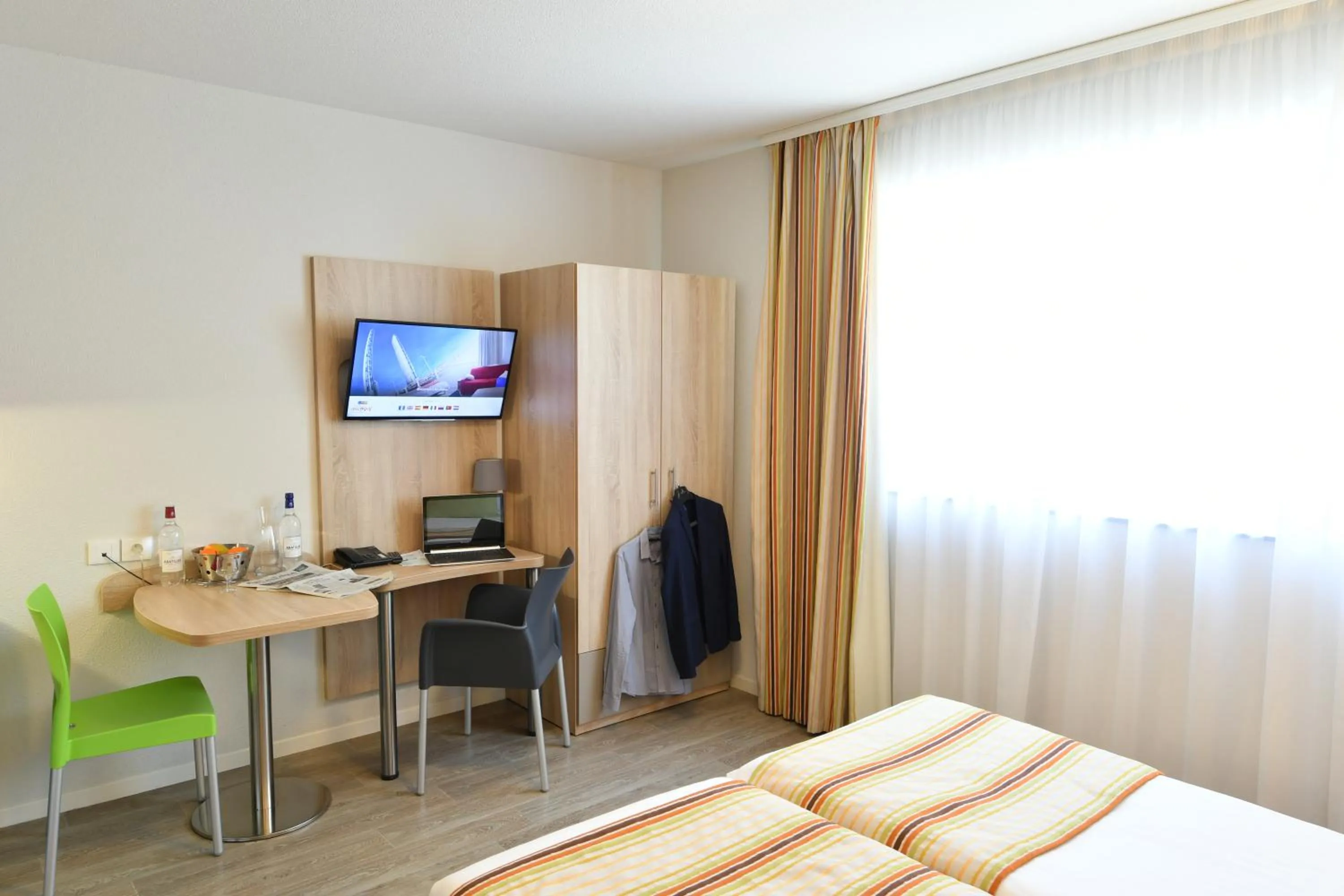 Bed in Appart-Hôtel Mer & Golf City Bordeaux Bassins à flot