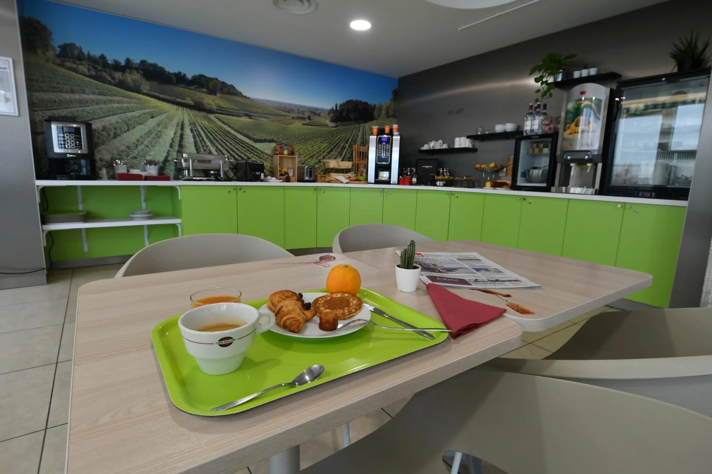 Food in Appart-Hôtel Mer & Golf City Bordeaux Bassins à flot