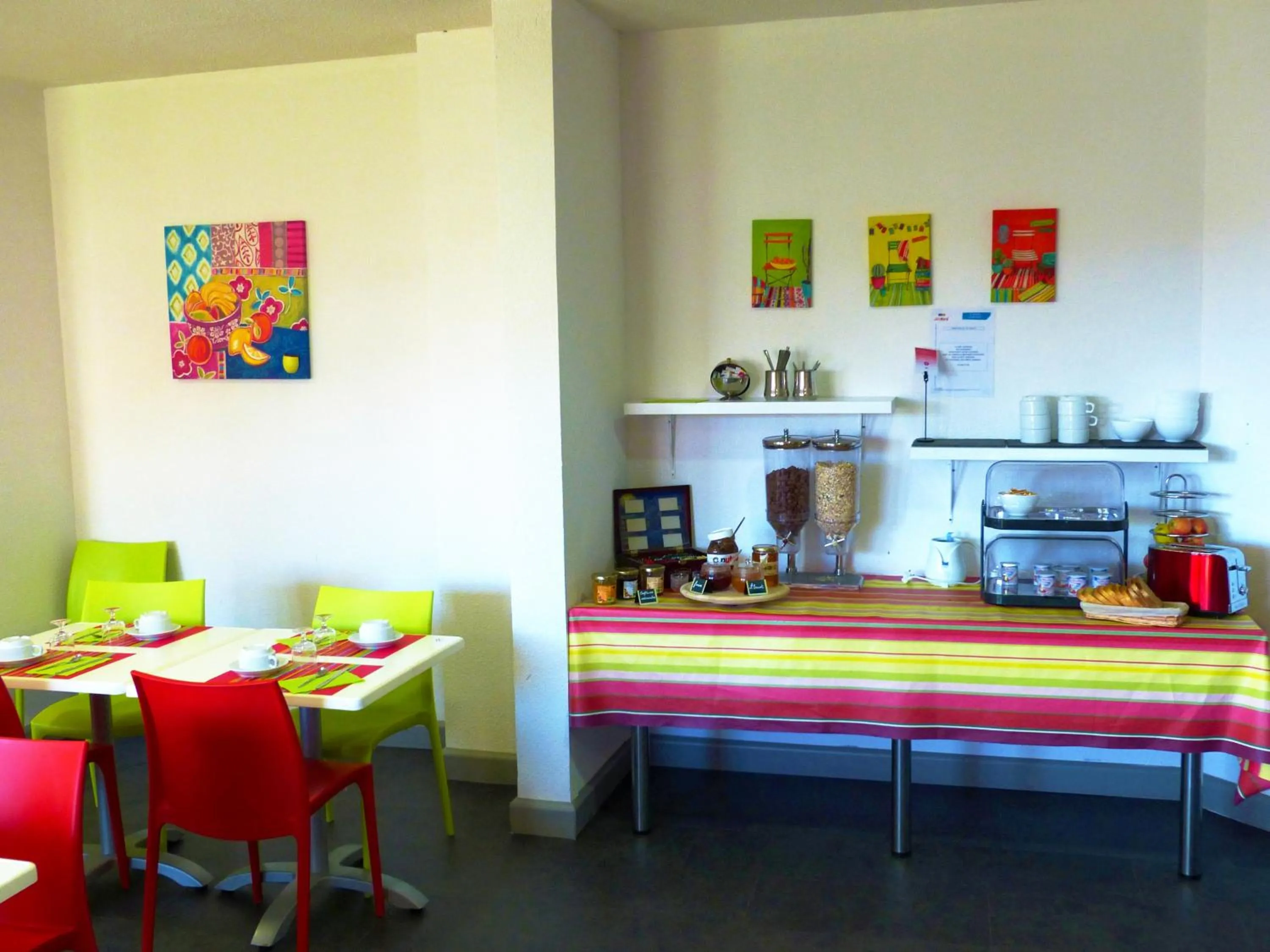 Continental breakfast in Résidence Mer & Golf Port Argelès