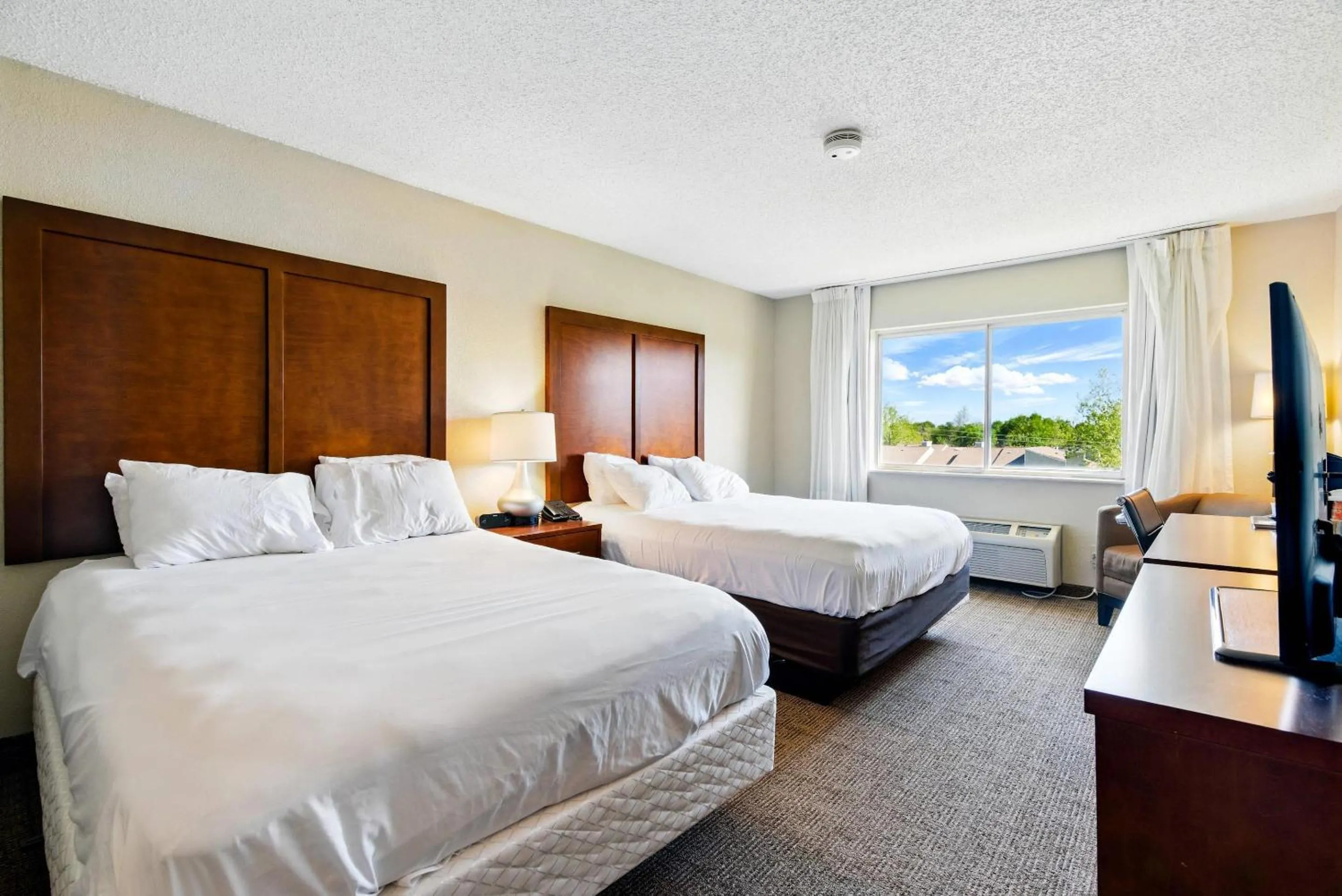 Bedroom, Bed in Comfort Inn South Tulsa - Woodland Hills