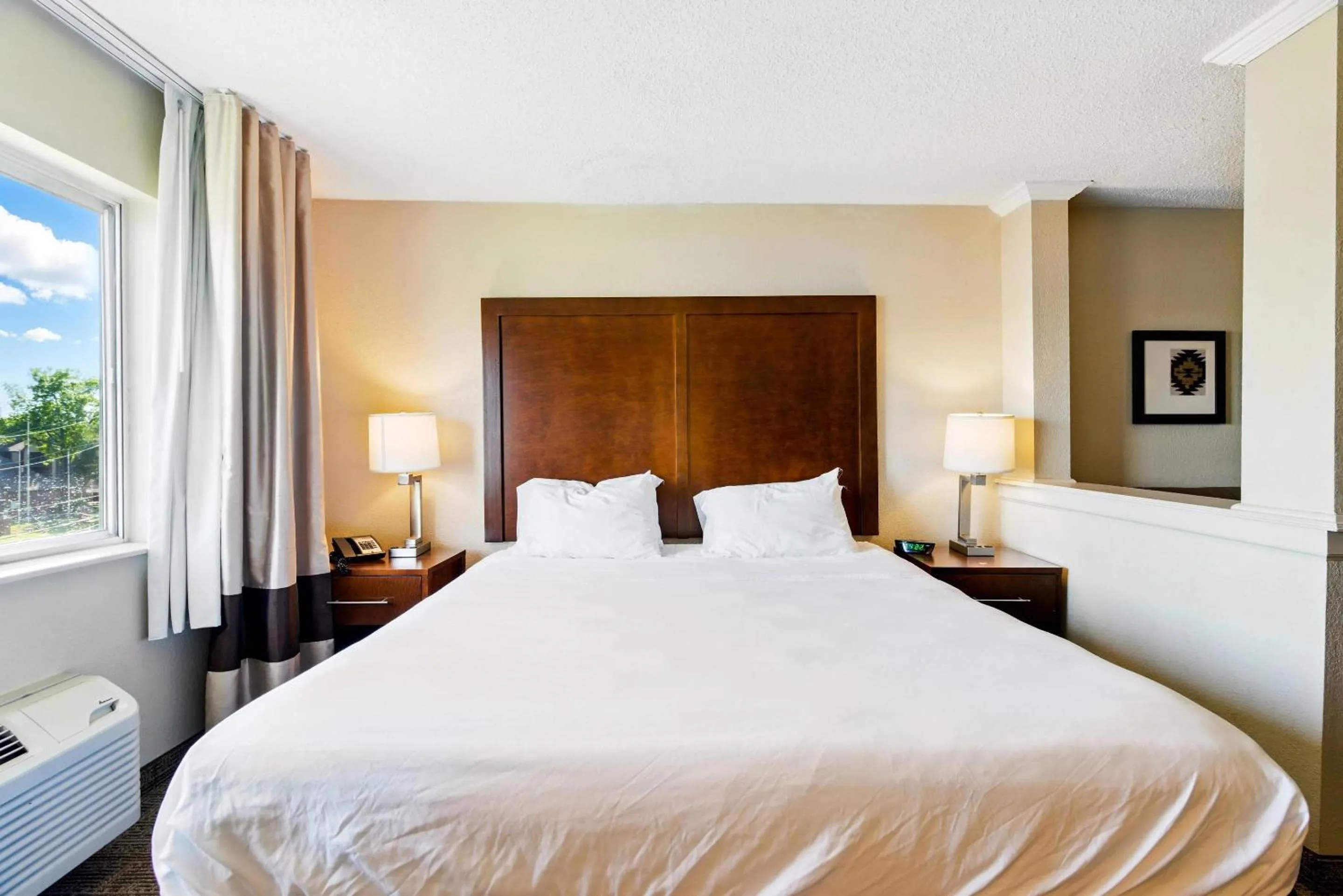 Bedroom, Bed in Comfort Inn South Tulsa - Woodland Hills