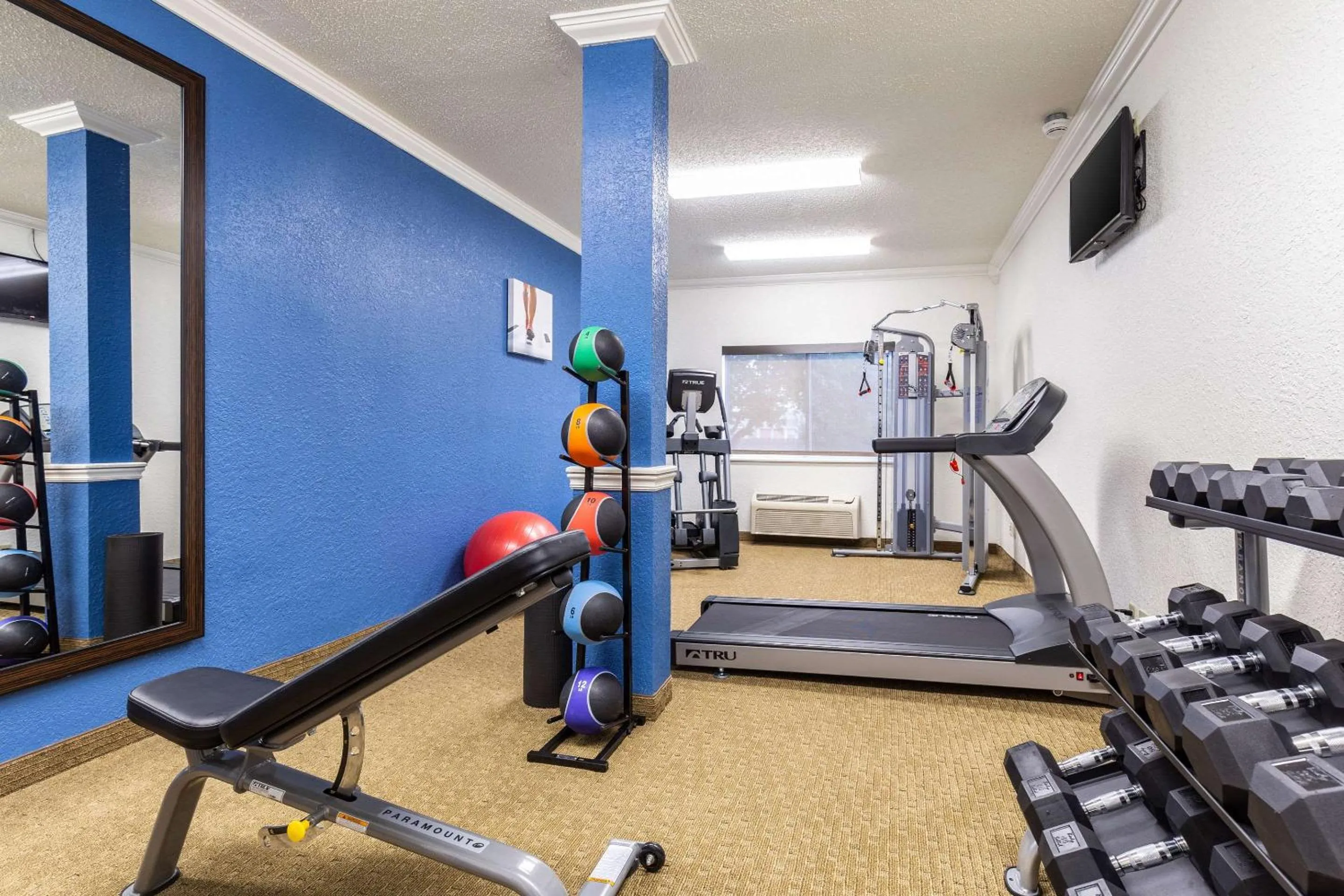 Fitness centre/facilities in Comfort Inn South Tulsa - Woodland Hills