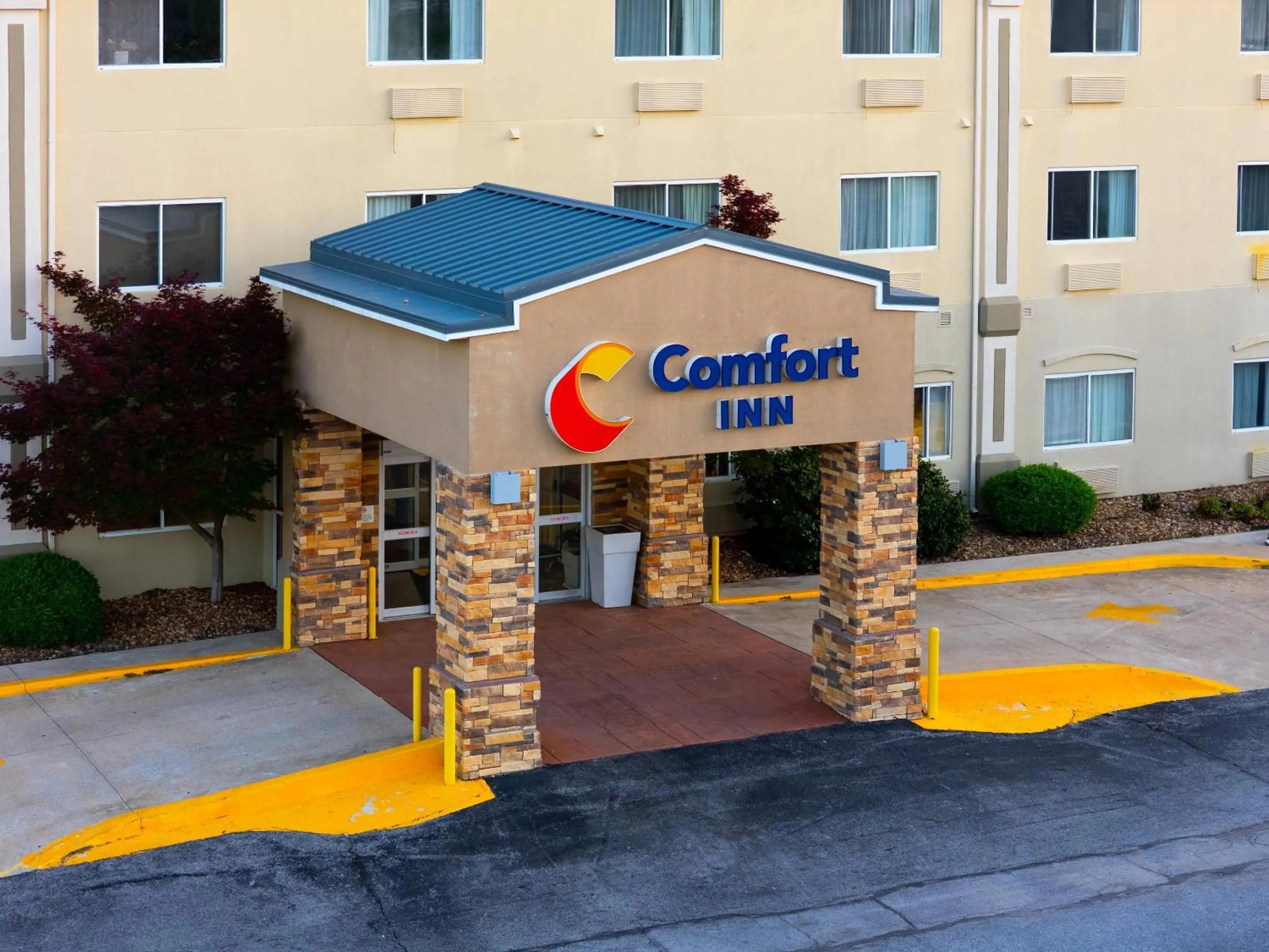 Property building in Comfort Inn South Tulsa - Woodland Hills