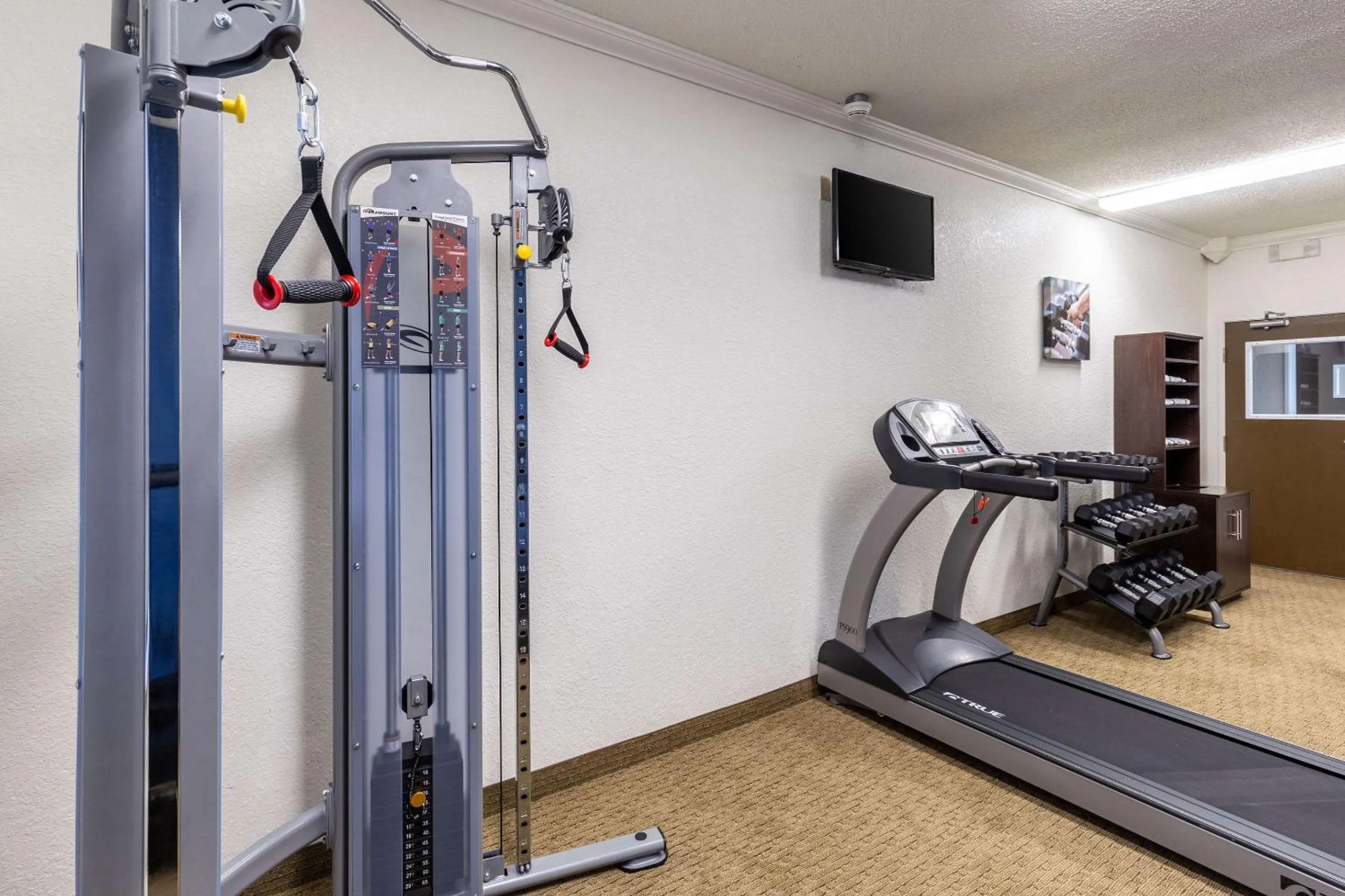 Fitness centre/facilities in Comfort Inn South Tulsa - Woodland Hills