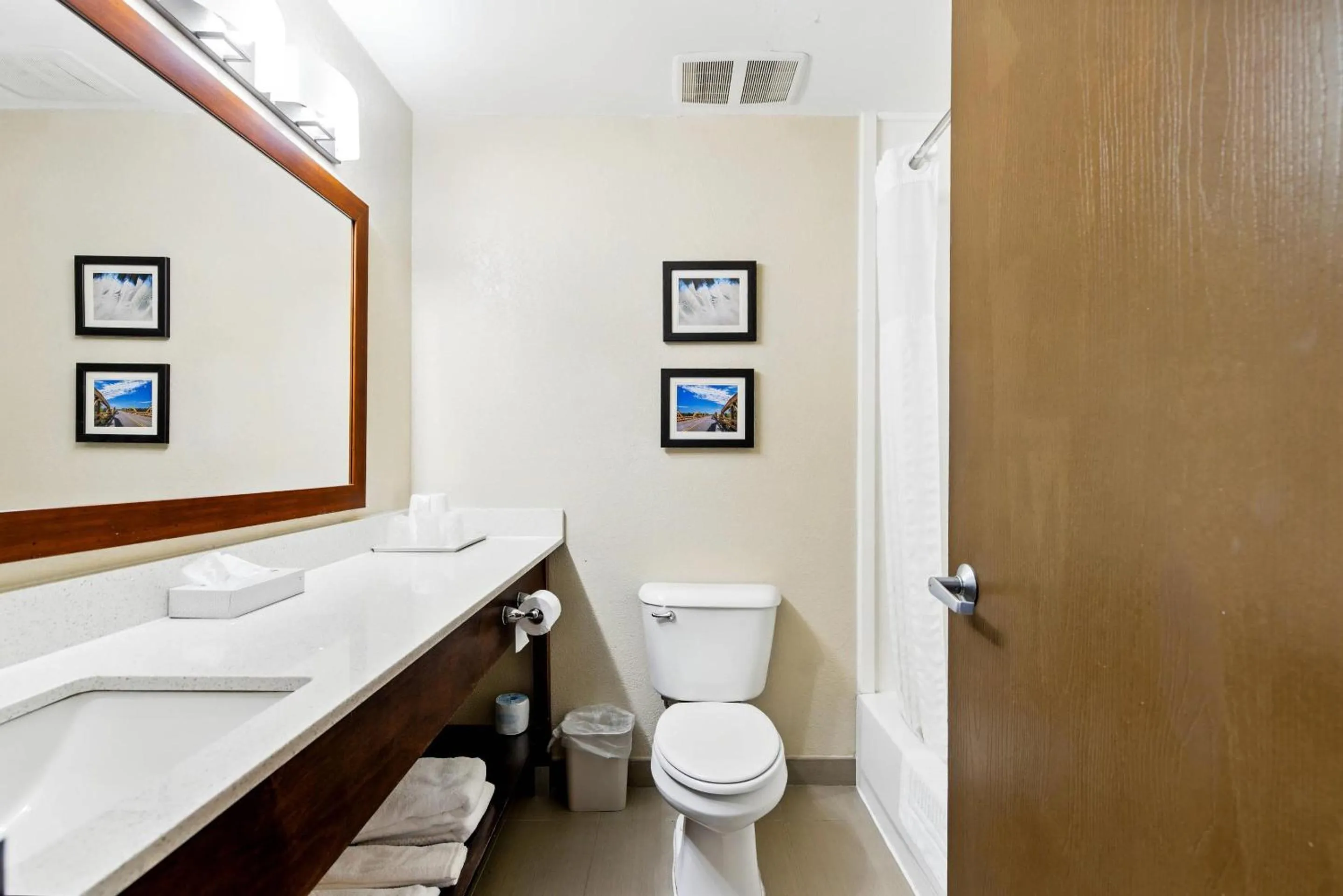 Bedroom in Comfort Inn South Tulsa - Woodland Hills