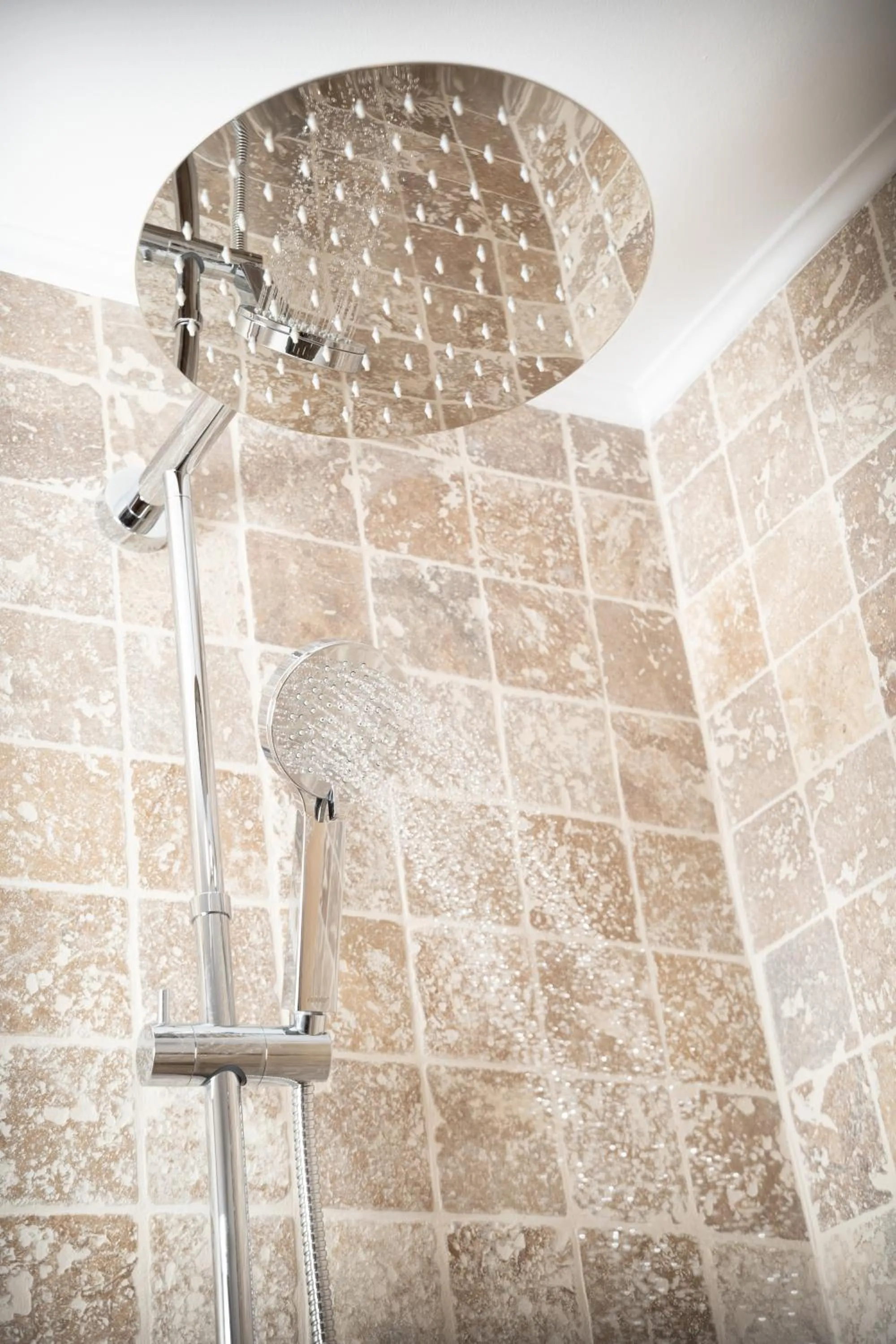 Shower in Hotel The Council