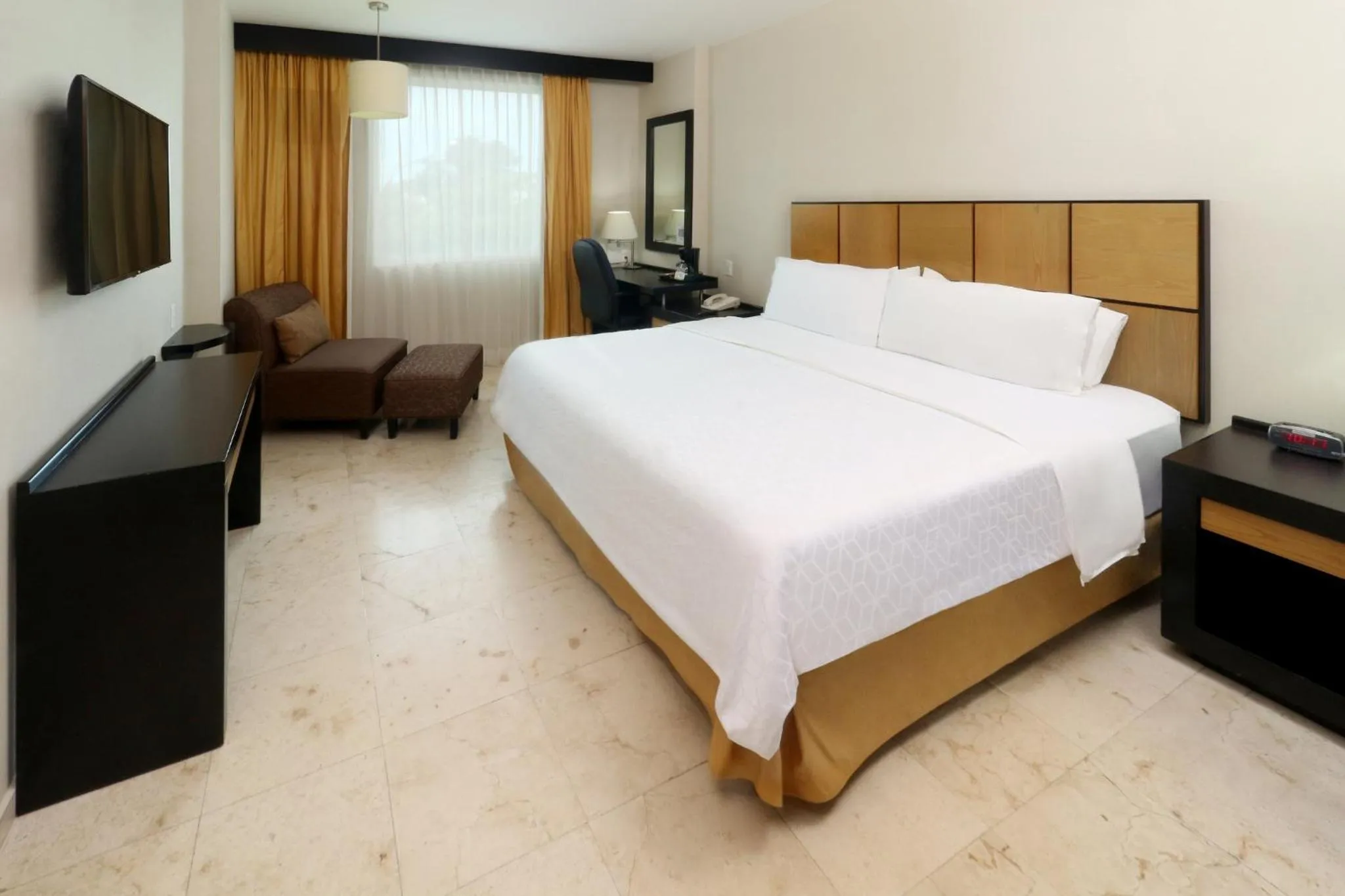 Photo of the whole room, Bed in Holiday Inn Express Ciudad Del Carmen by IHG