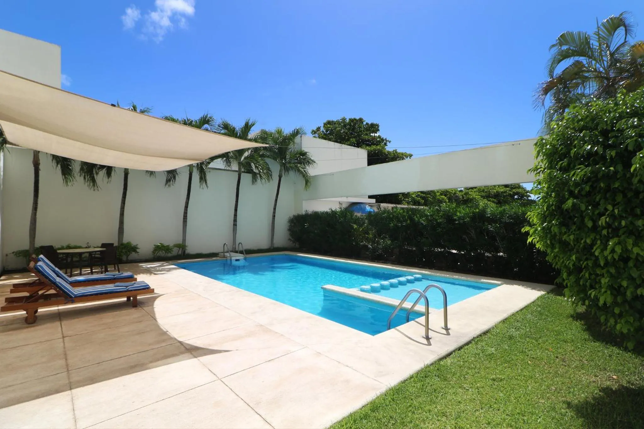 Swimming pool in Holiday Inn Express Ciudad Del Carmen by IHG