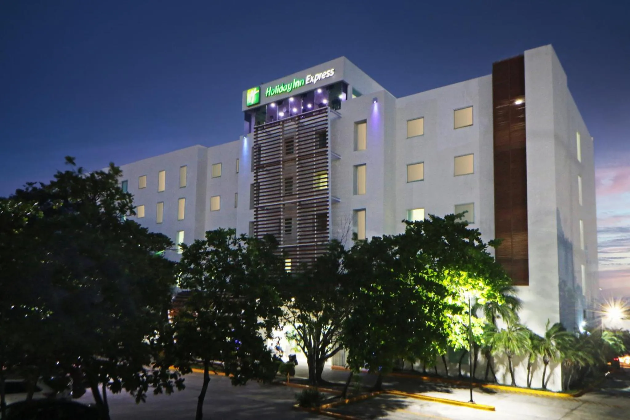 Property building in Holiday Inn Express Ciudad Del Carmen by IHG