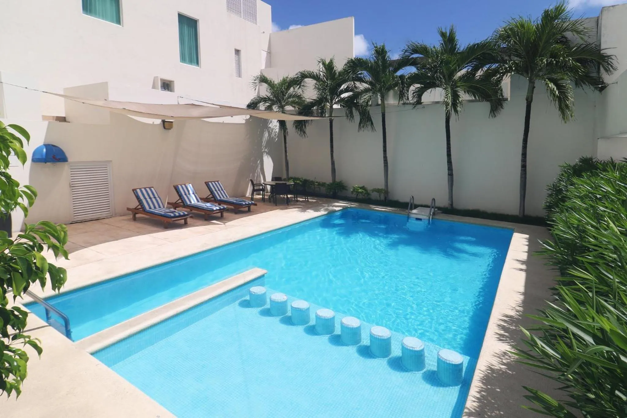 Swimming pool in Holiday Inn Express Ciudad Del Carmen by IHG