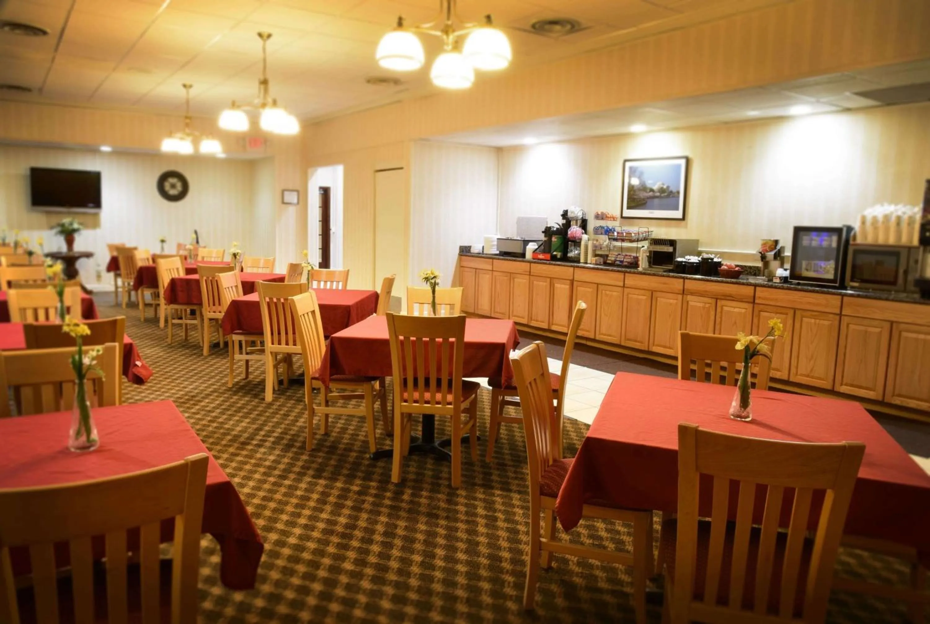 Restaurant/places to eat in Ramada by Wyndham Triangle/Quantico