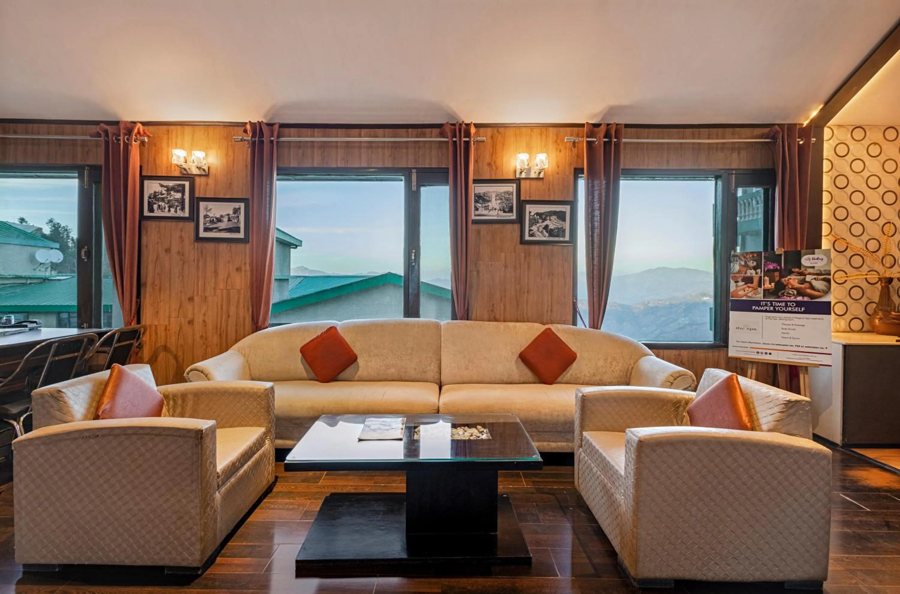 Lobby or reception in Sterling Kufri