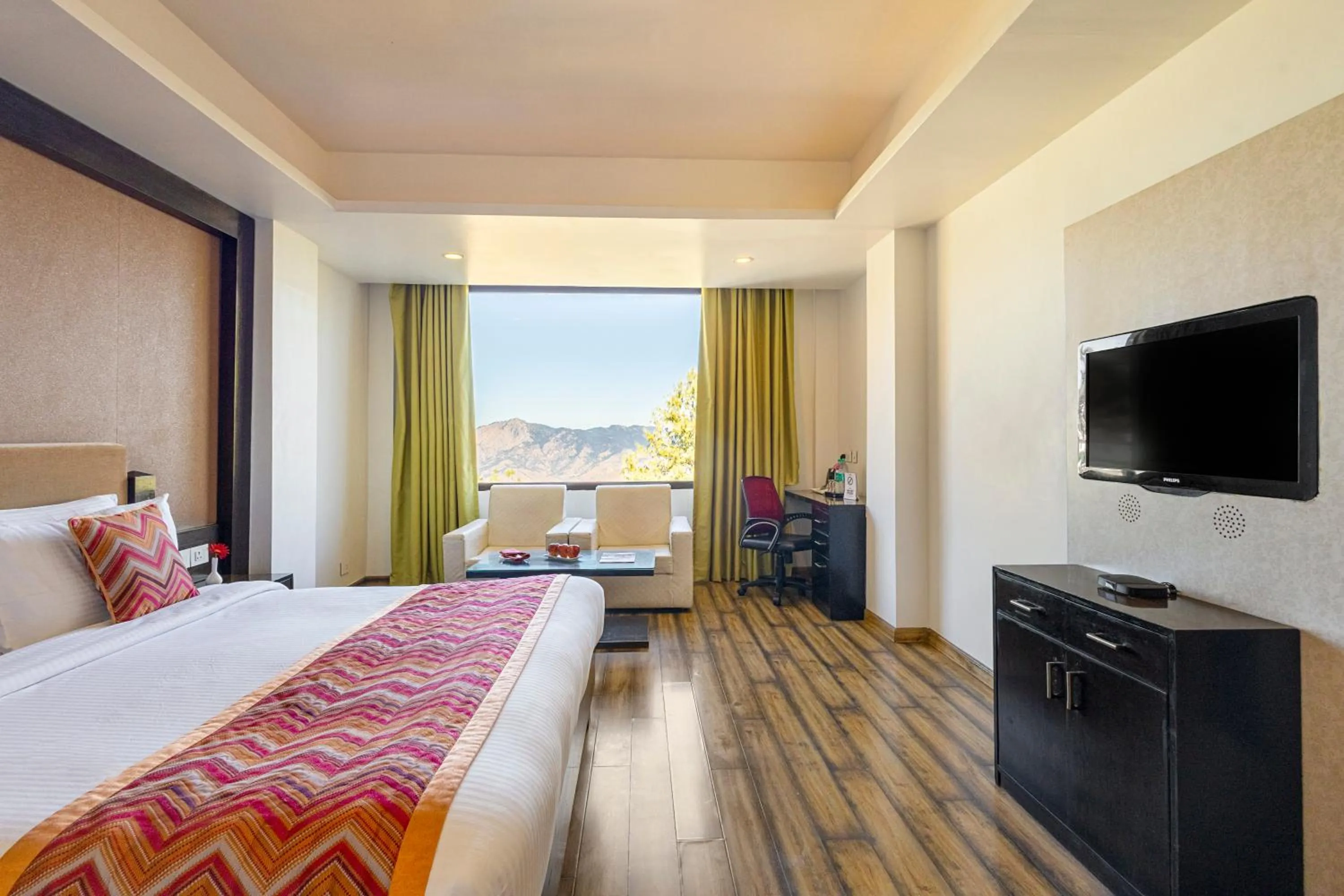 Bedroom, Bed in Sterling Kufri